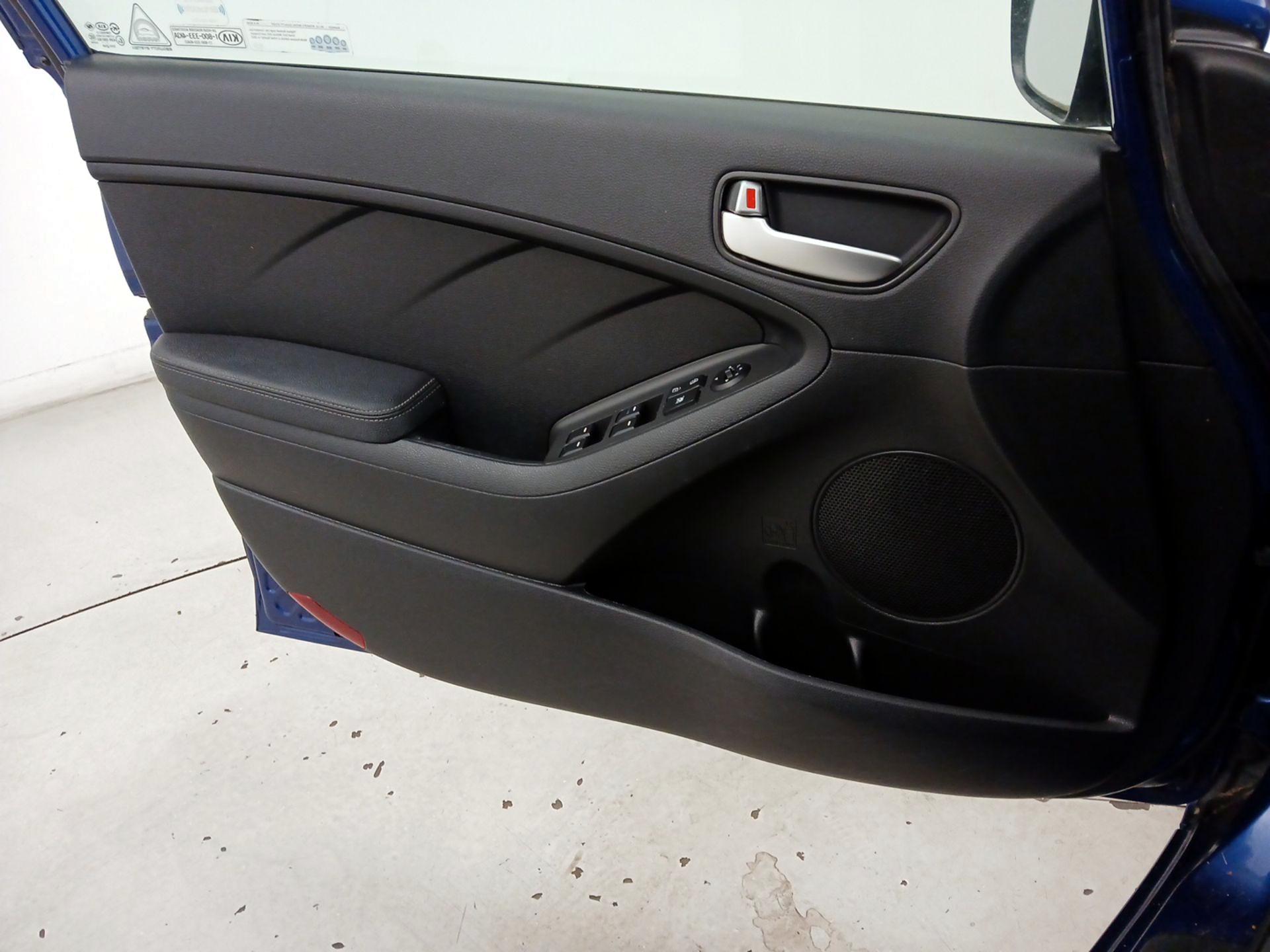 Thumbnail: 2018 Kia Forte - 12