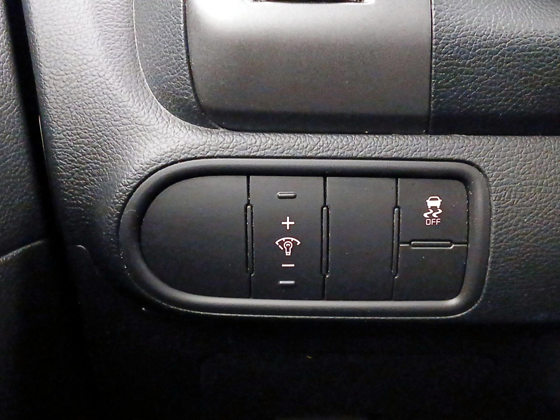 Thumbnail: 2018 Kia Forte - 13