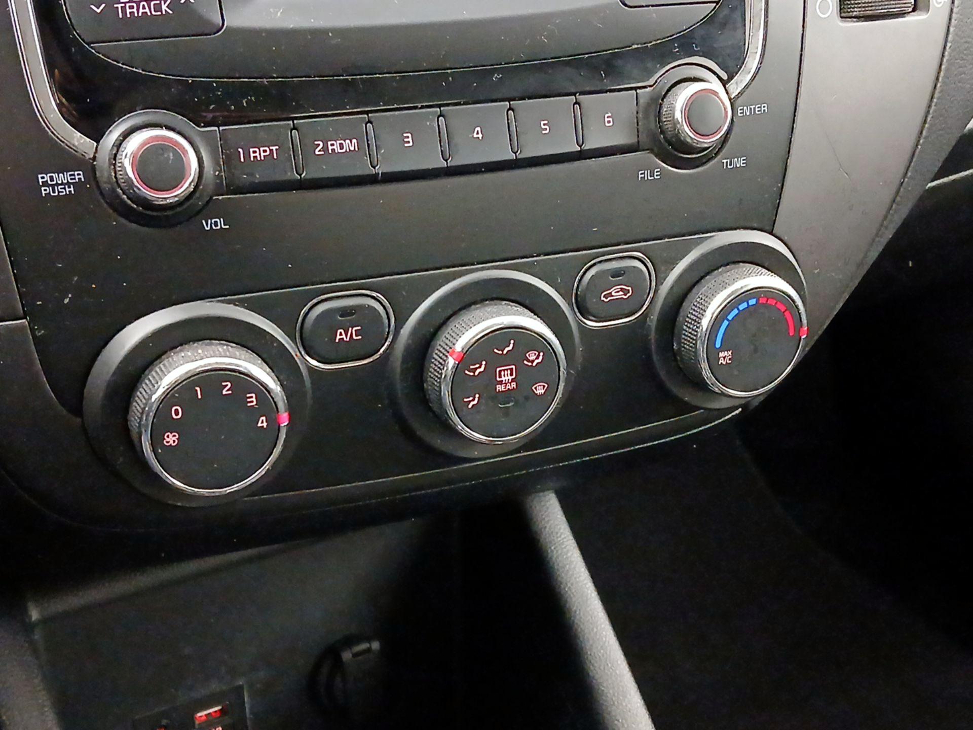 Thumbnail: 2018 Kia Forte - 15