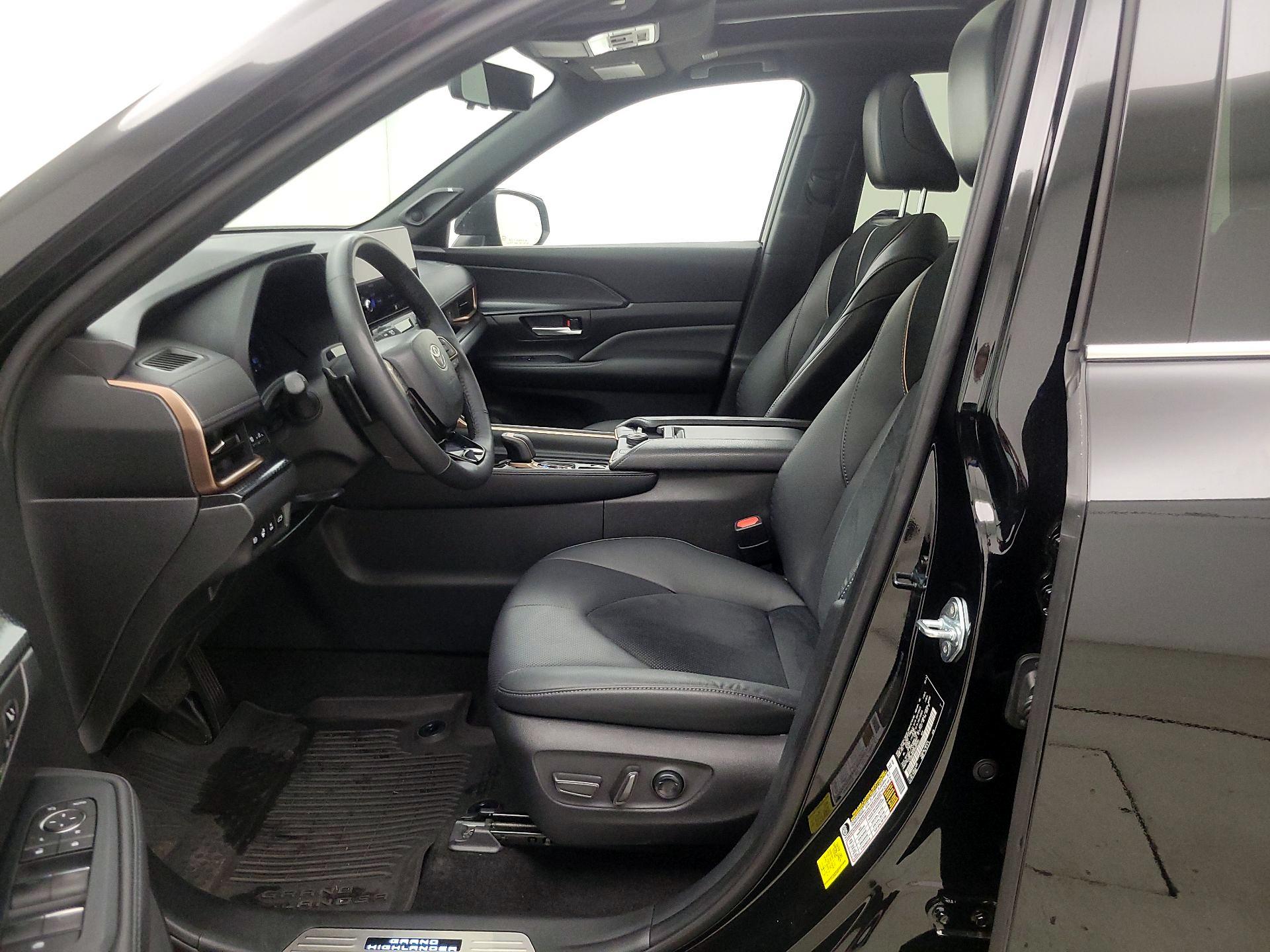 Thumbnail: 2024 Toyota Highlander - 11