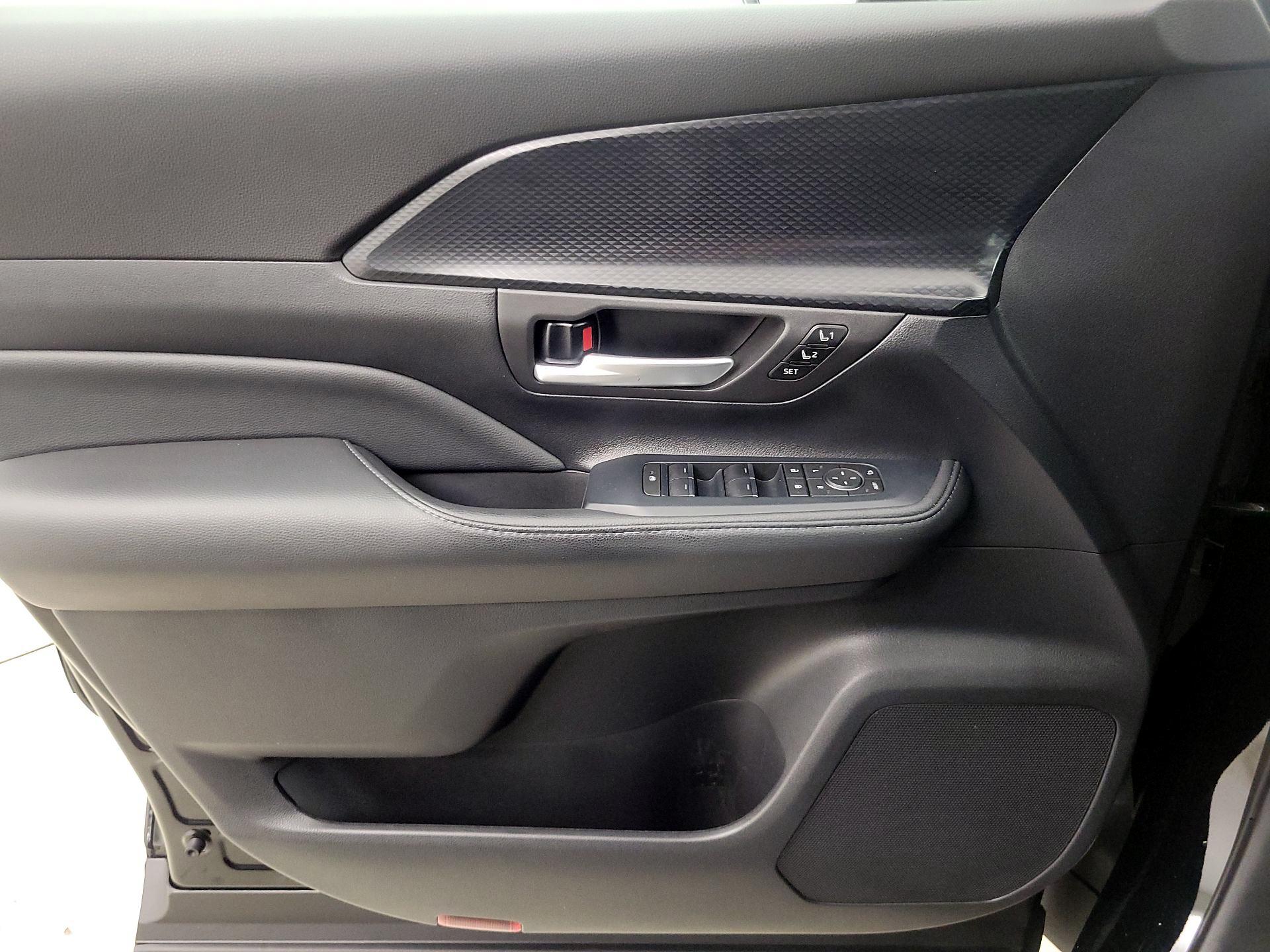 Thumbnail: 2024 Toyota Highlander - 12