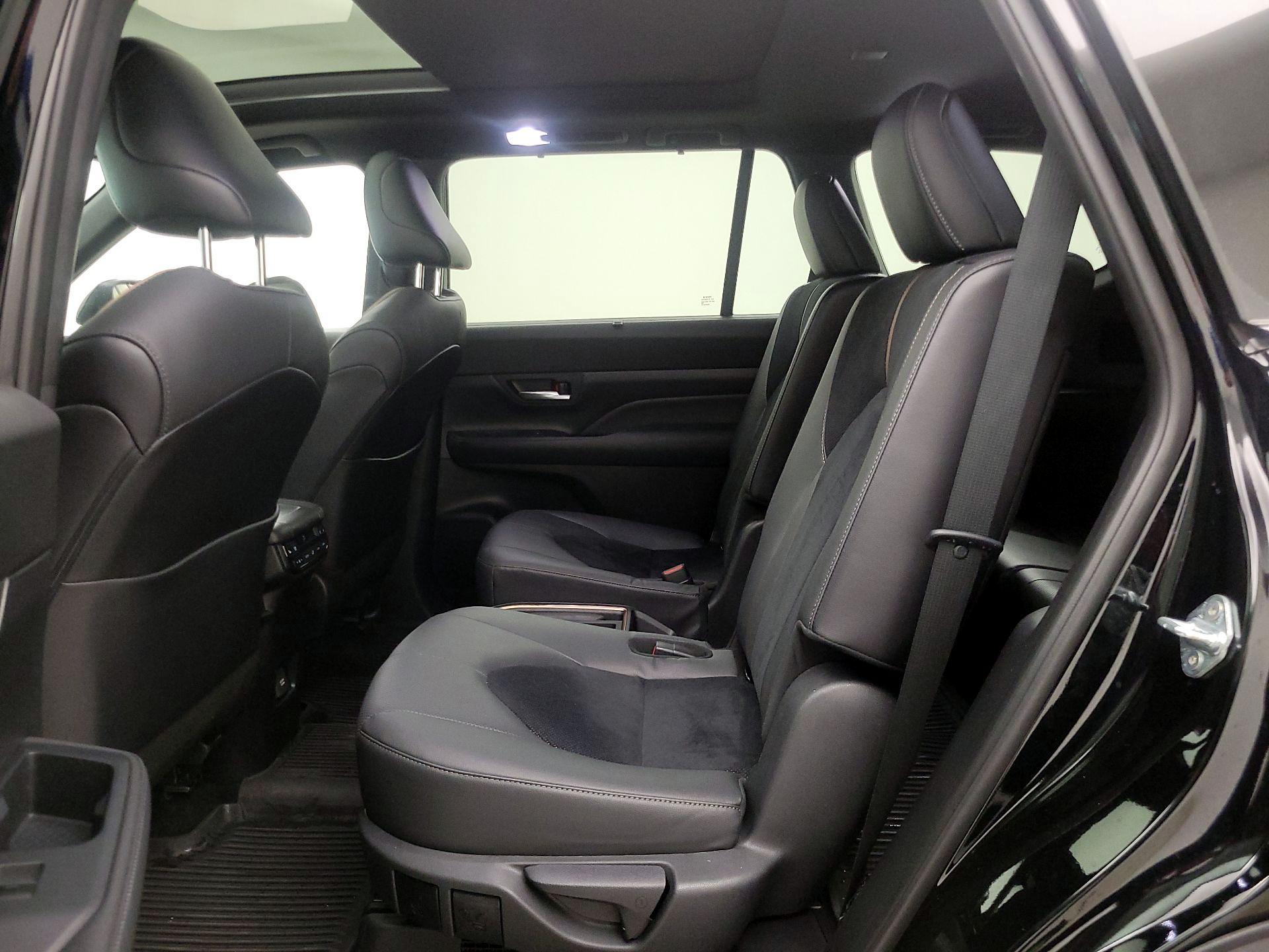 Thumbnail: 2024 Toyota Highlander - 20