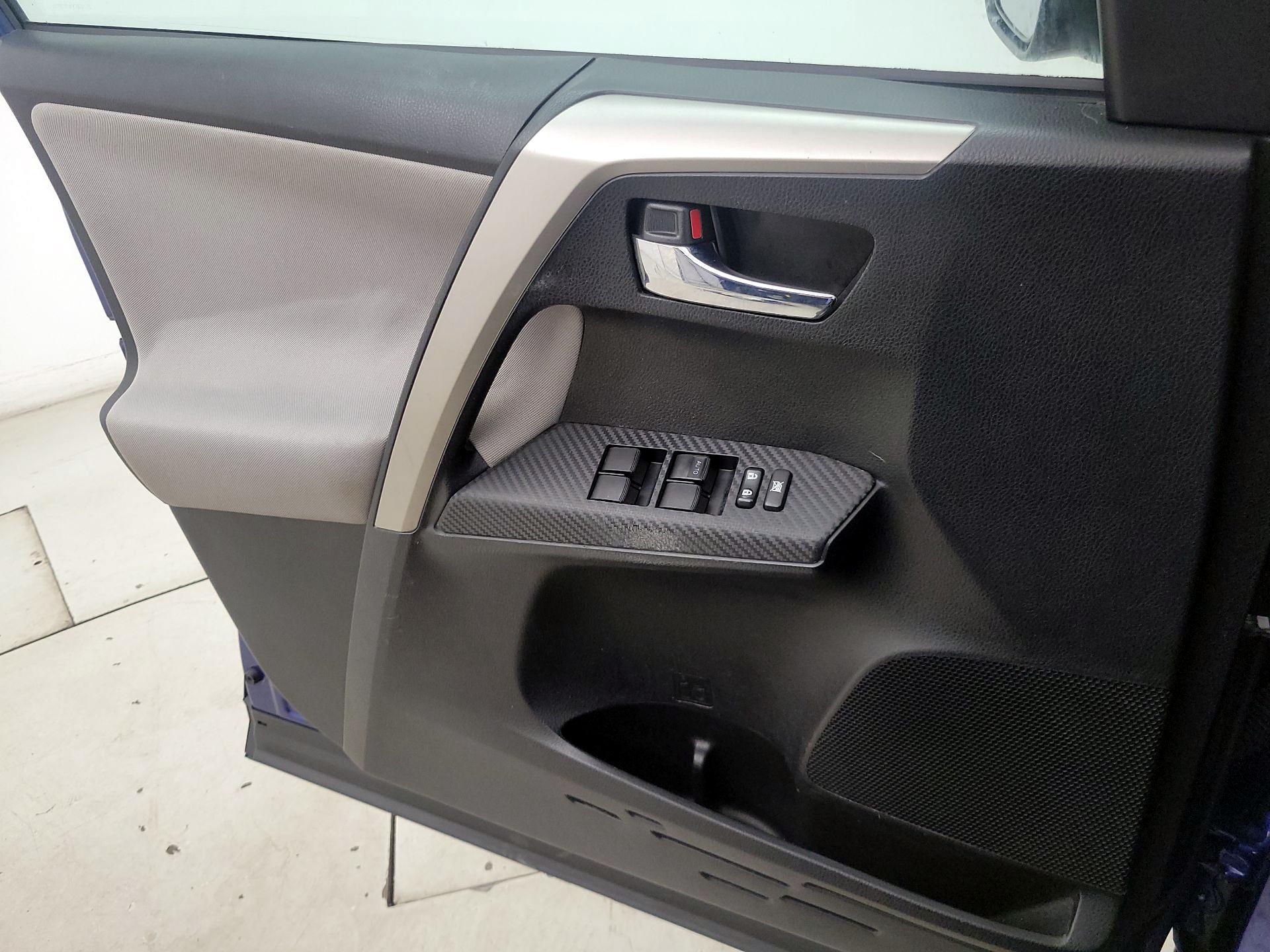 Thumbnail: 2014 Toyota RAV4 - 12