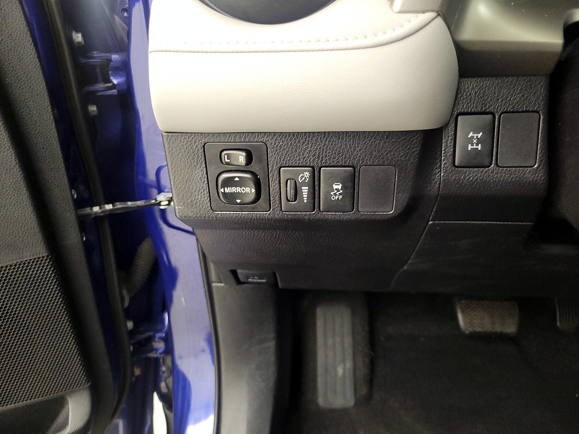 Thumbnail: 2014 Toyota RAV4 - 13