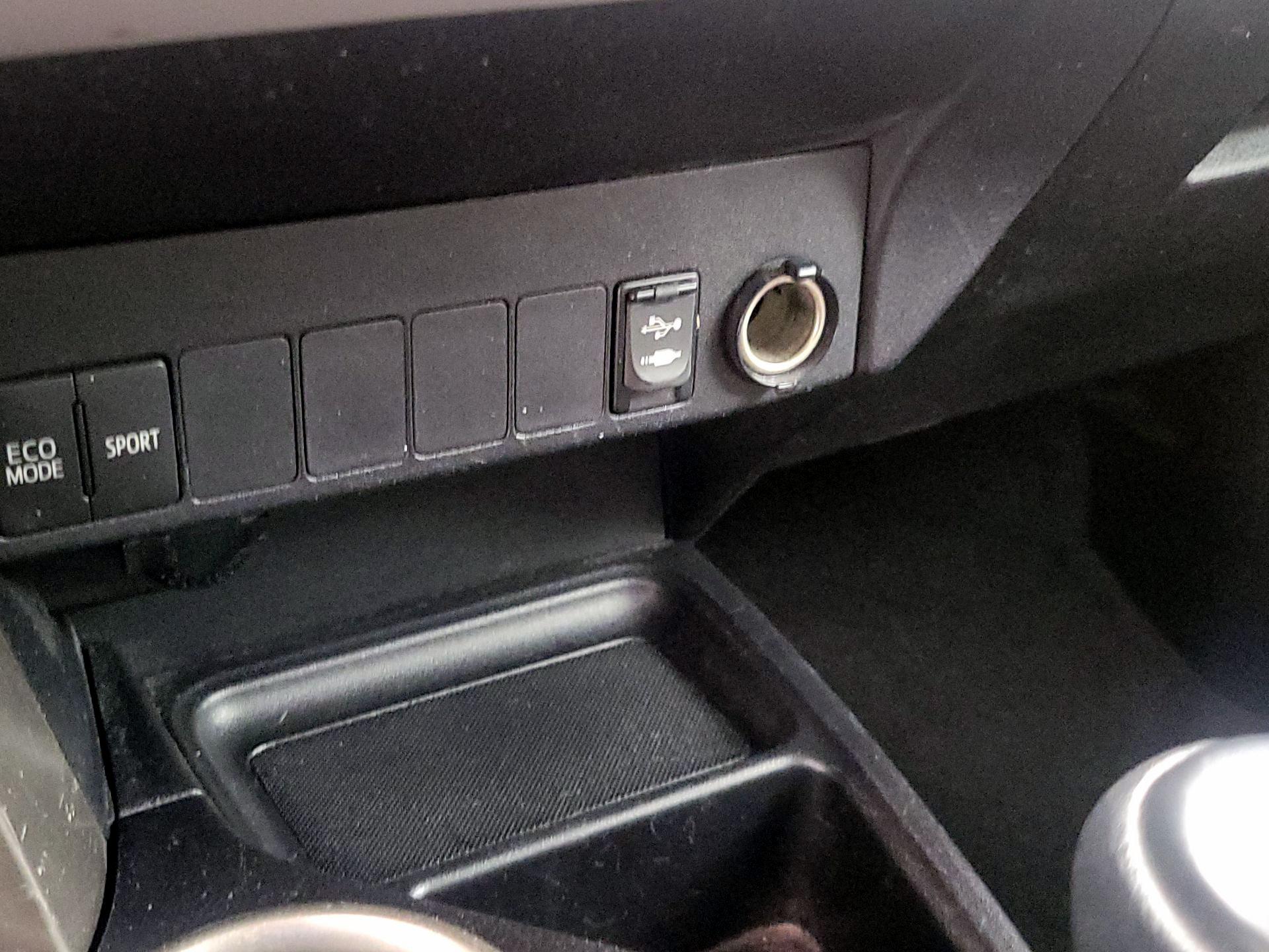 Thumbnail: 2014 Toyota RAV4 - 18