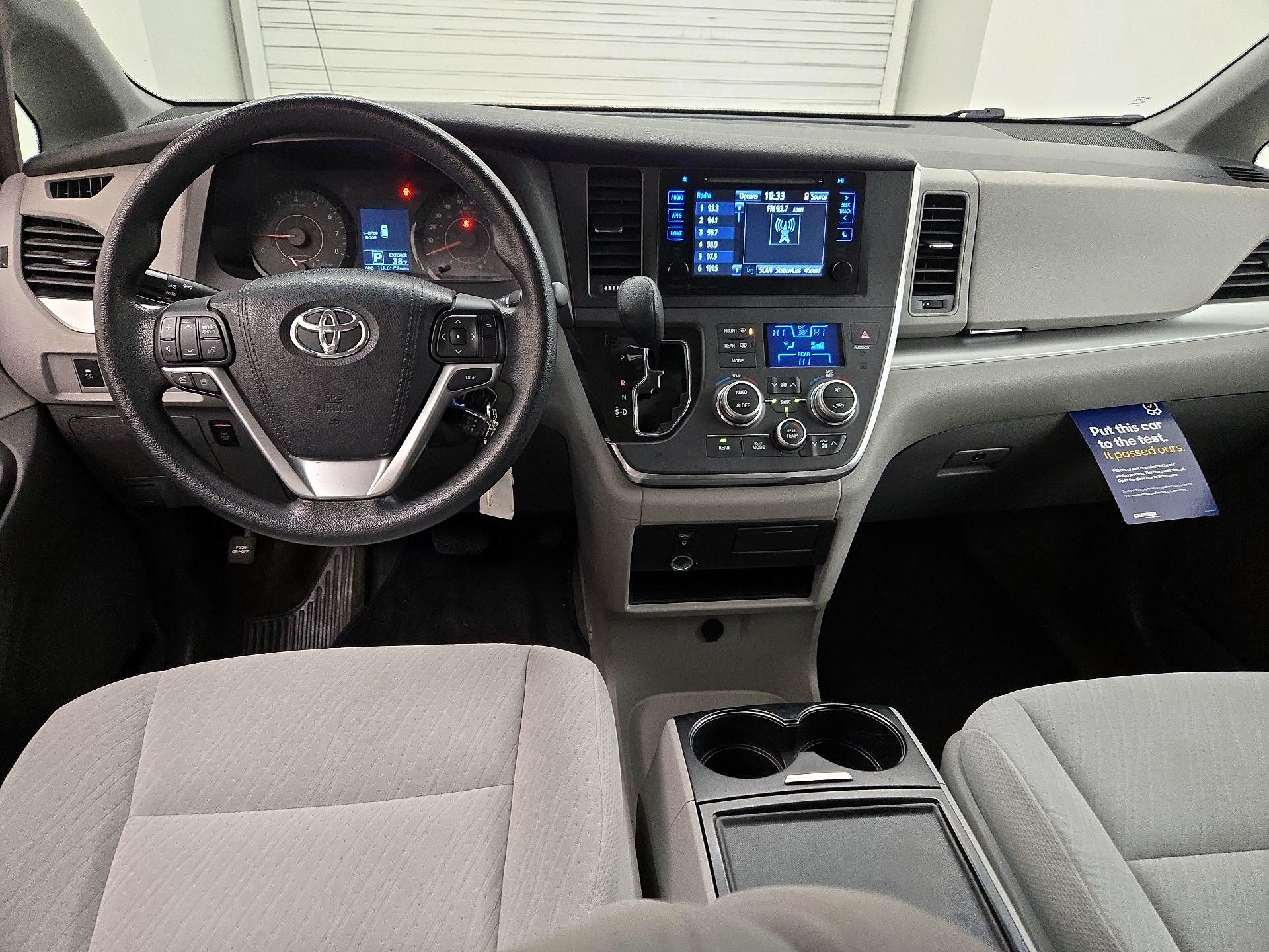 Thumbnail: 2016 Toyota Sienna - 9