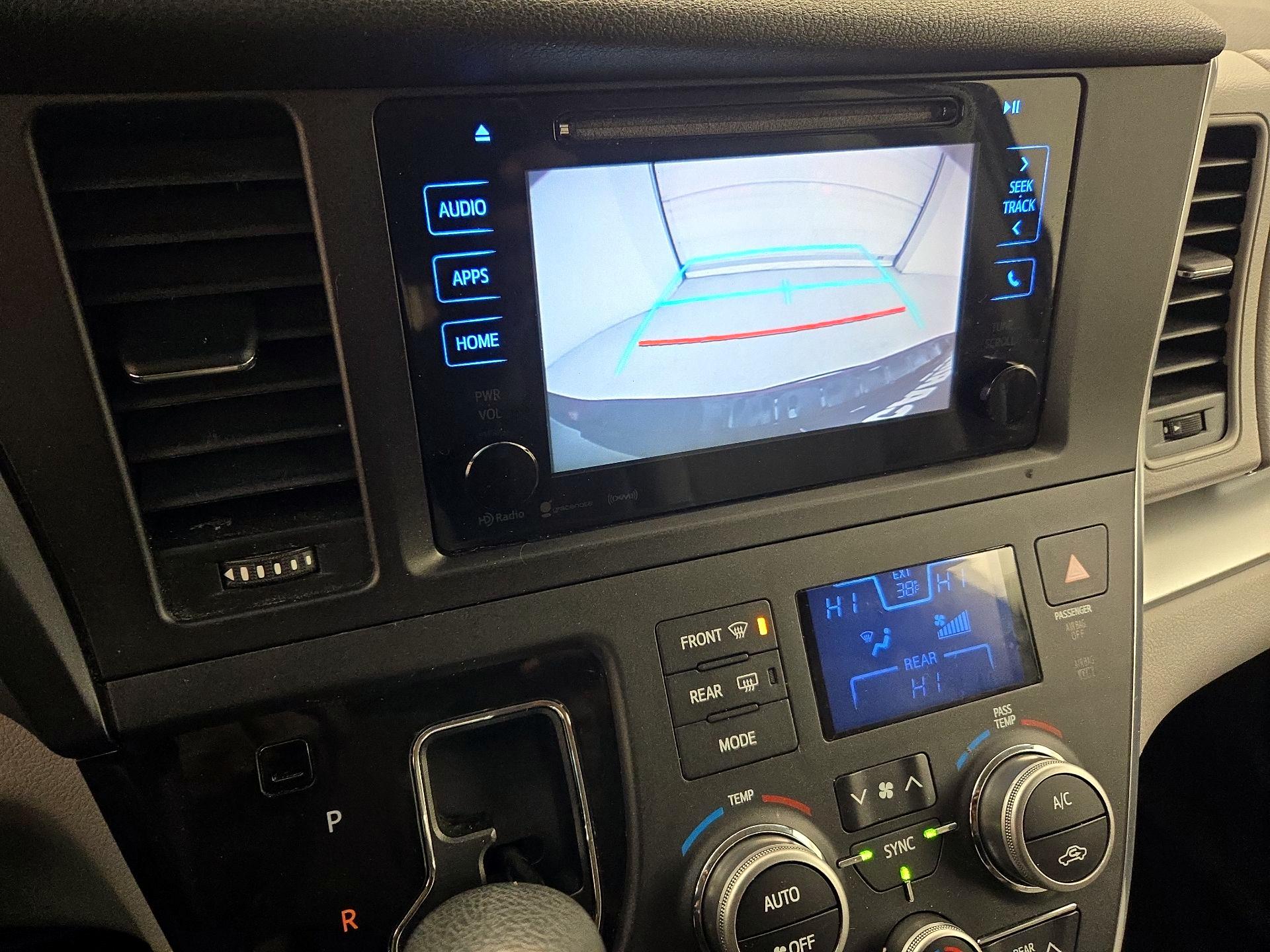 Thumbnail: 2016 Toyota Sienna - 13