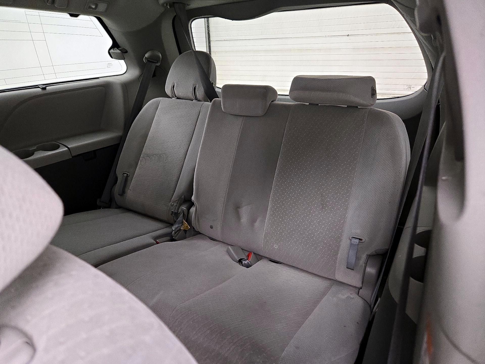 Thumbnail: 2016 Toyota Sienna - 19