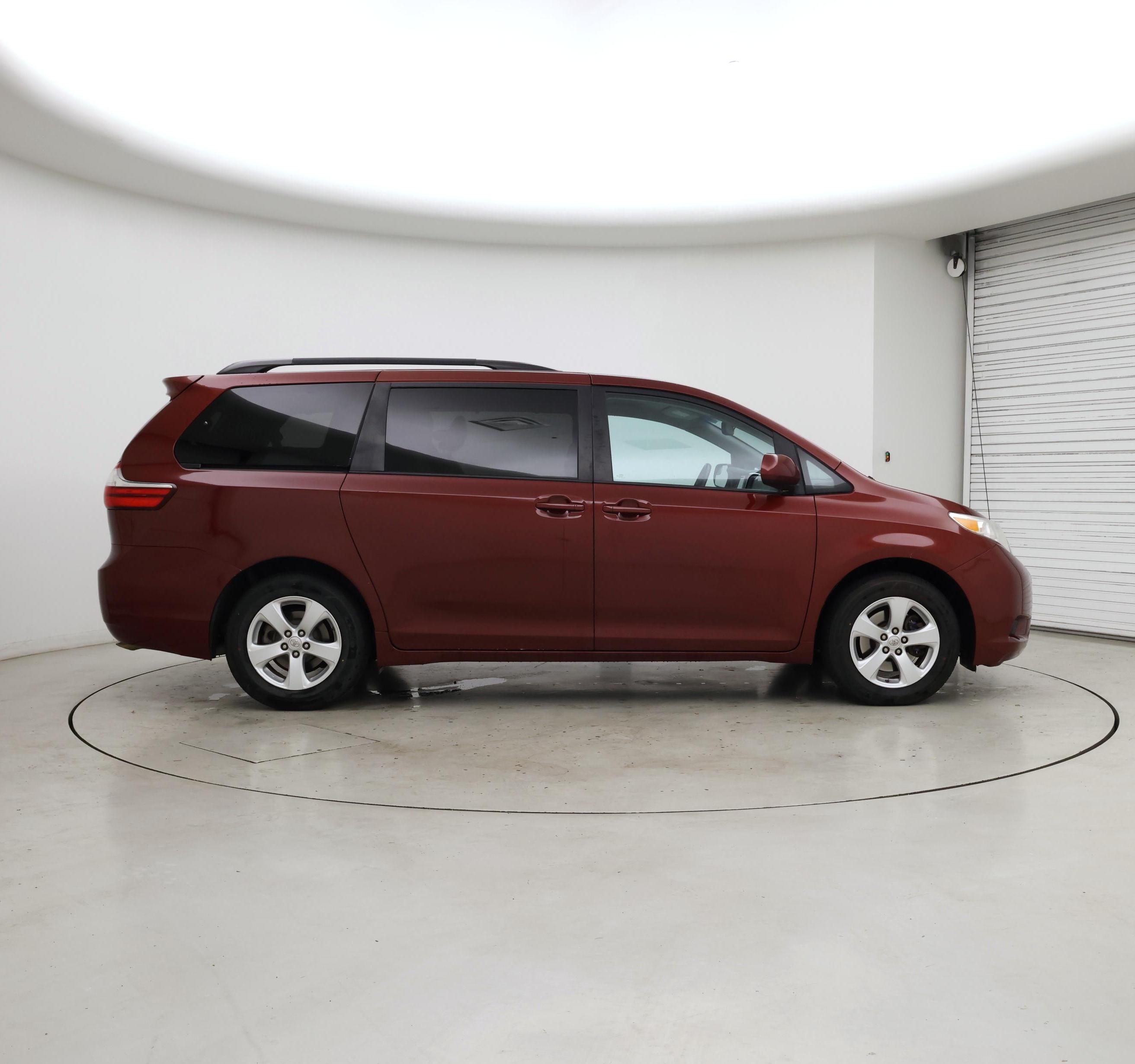 Thumbnail: 2016 Toyota Sienna - 7
