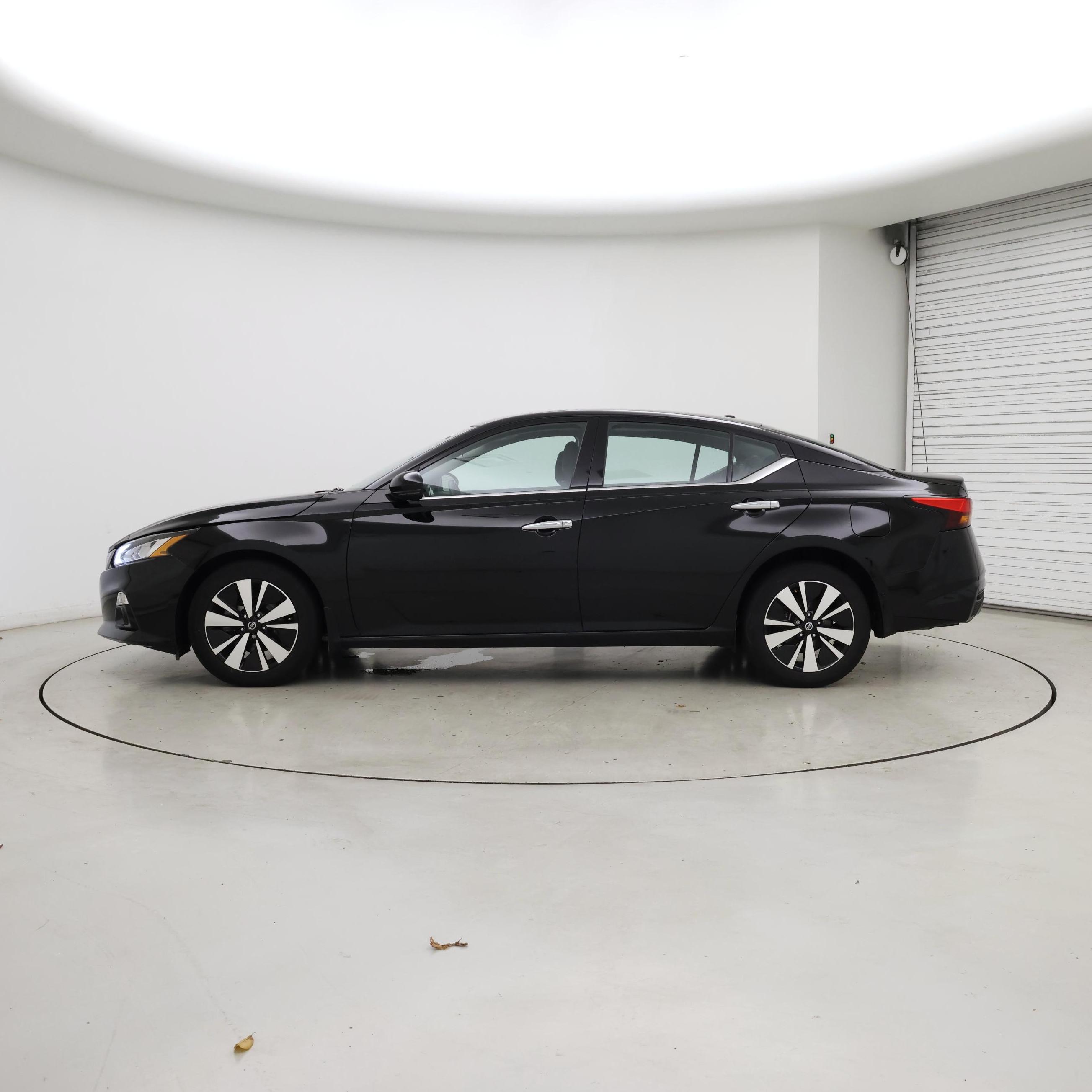 Thumbnail: 2022 Nissan Altima - 3