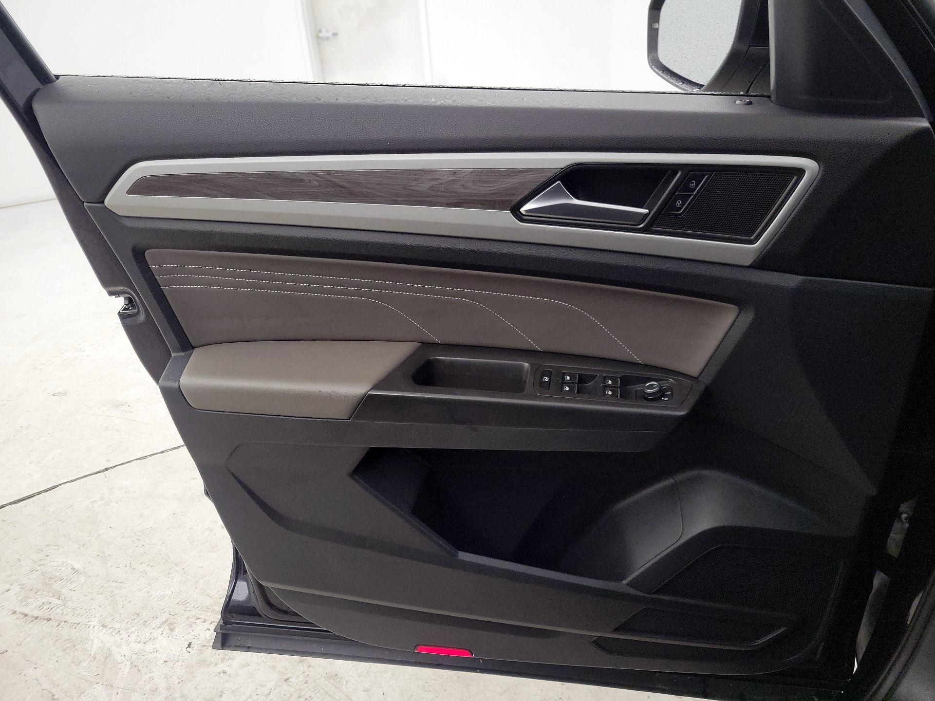 Thumbnail: 2022 Volkswagen Atlas - 12