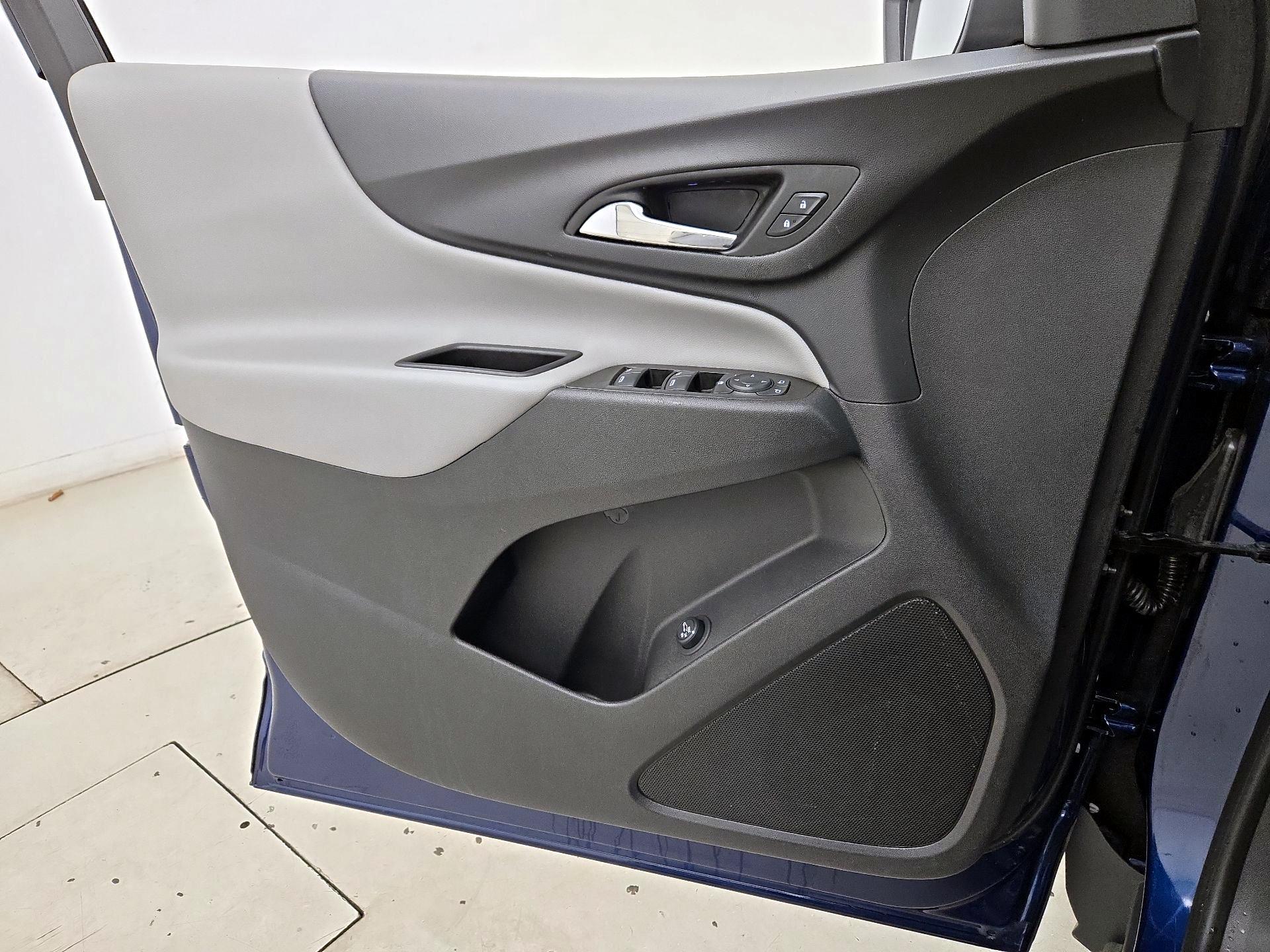 Thumbnail: 2022 Chevrolet Equinox - 12