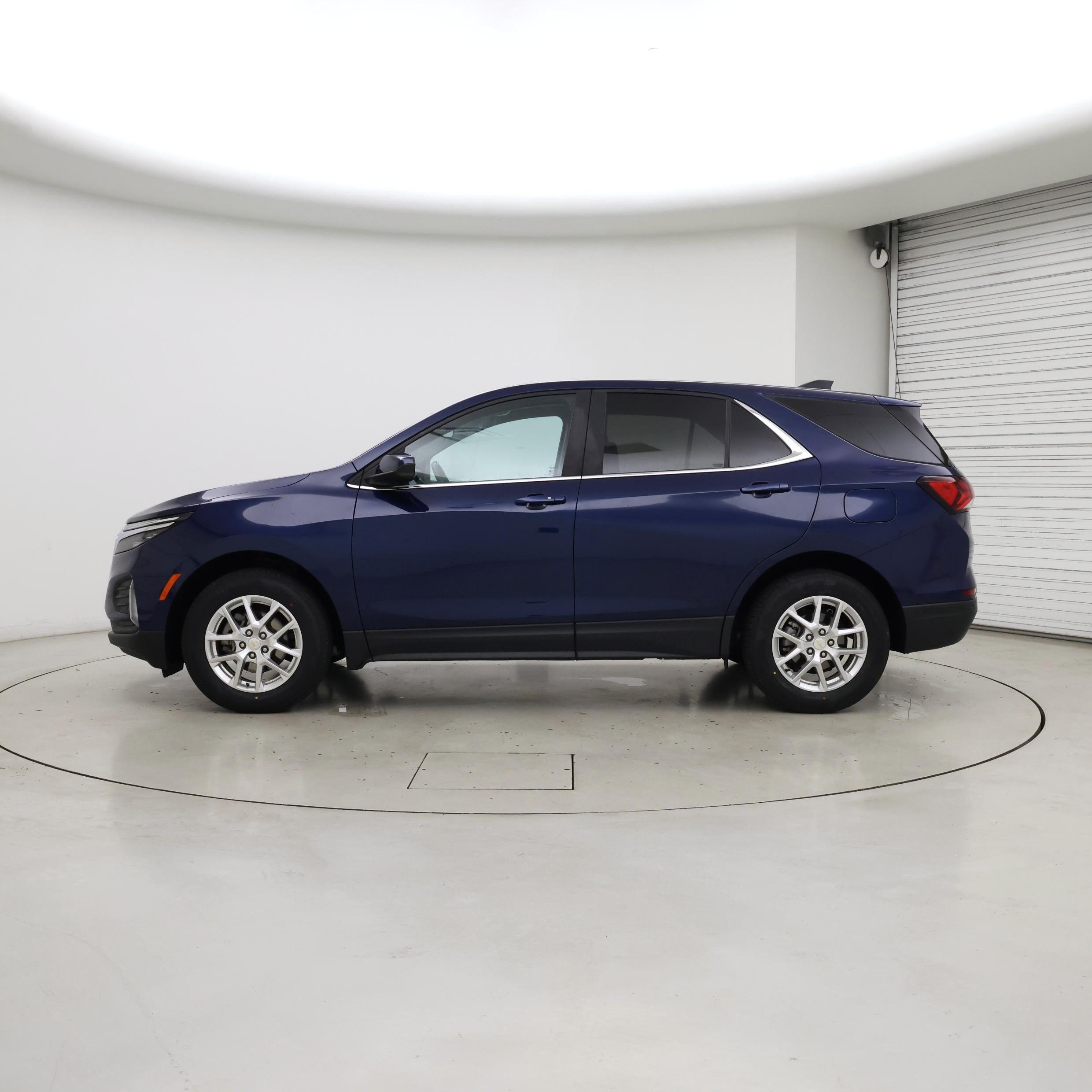 Thumbnail: 2022 Chevrolet Equinox - 3