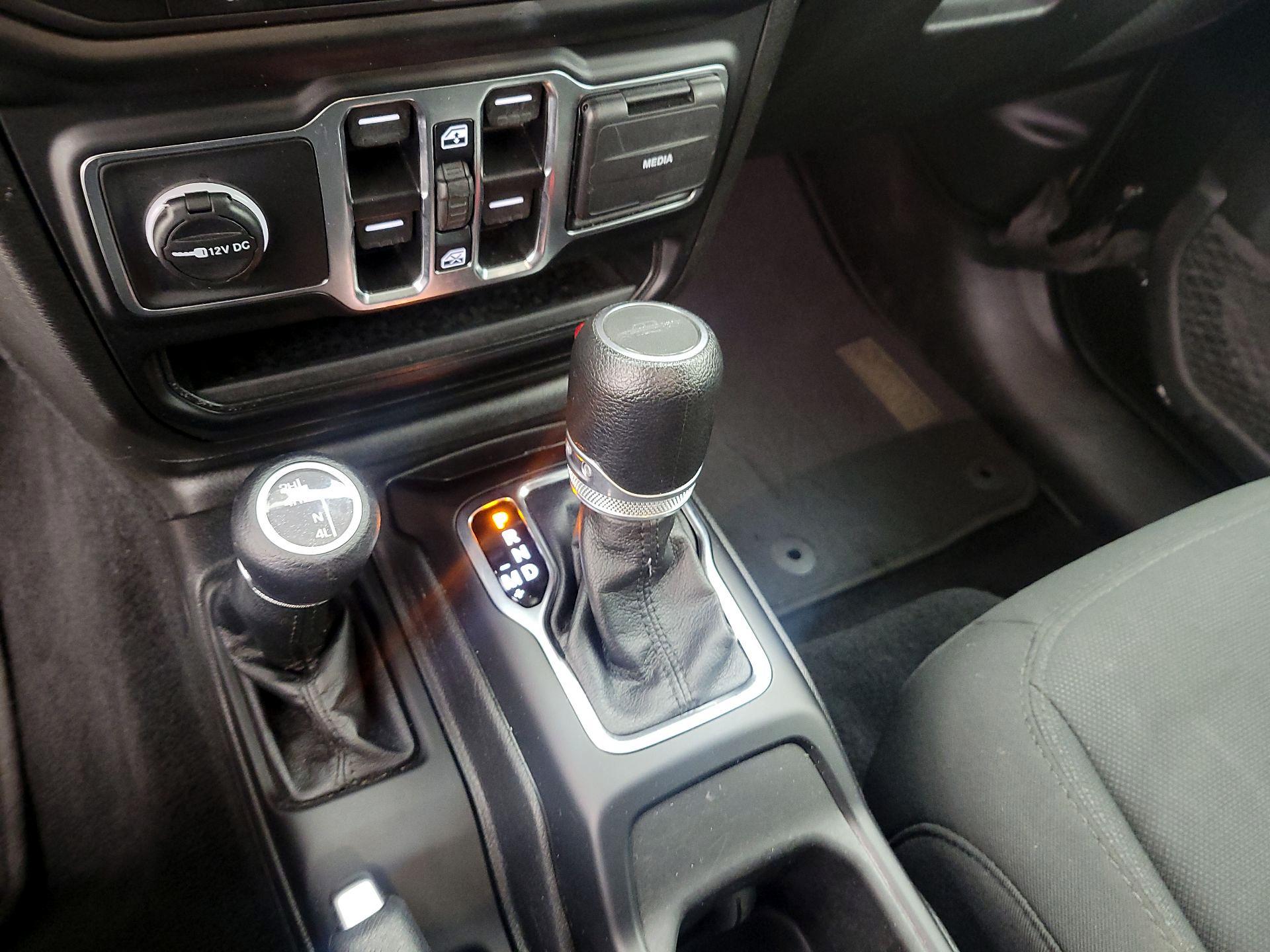 Thumbnail: 2023 Jeep Gladiator - 17