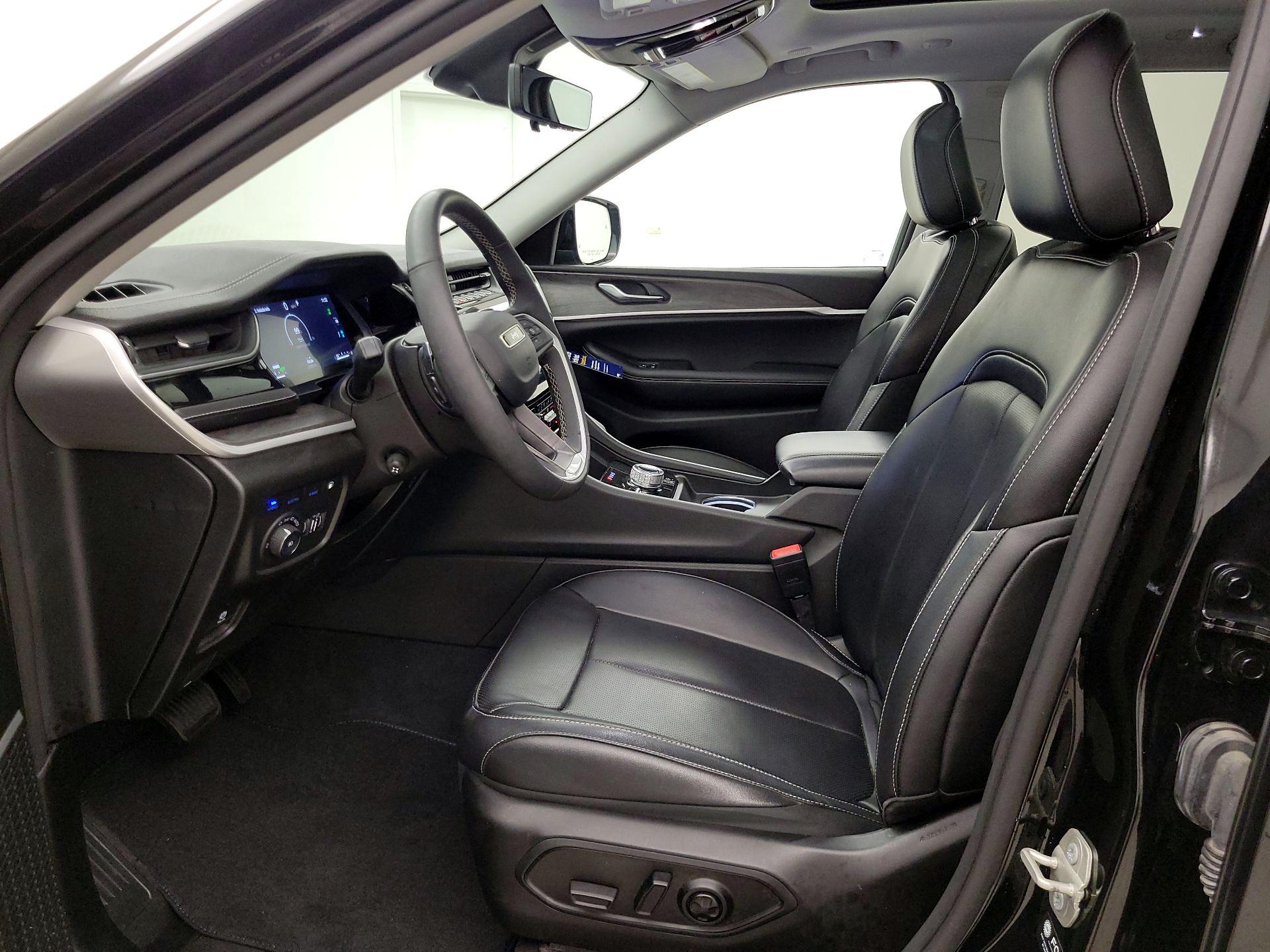 Thumbnail: 2023 Jeep Grand Cherokee - 11