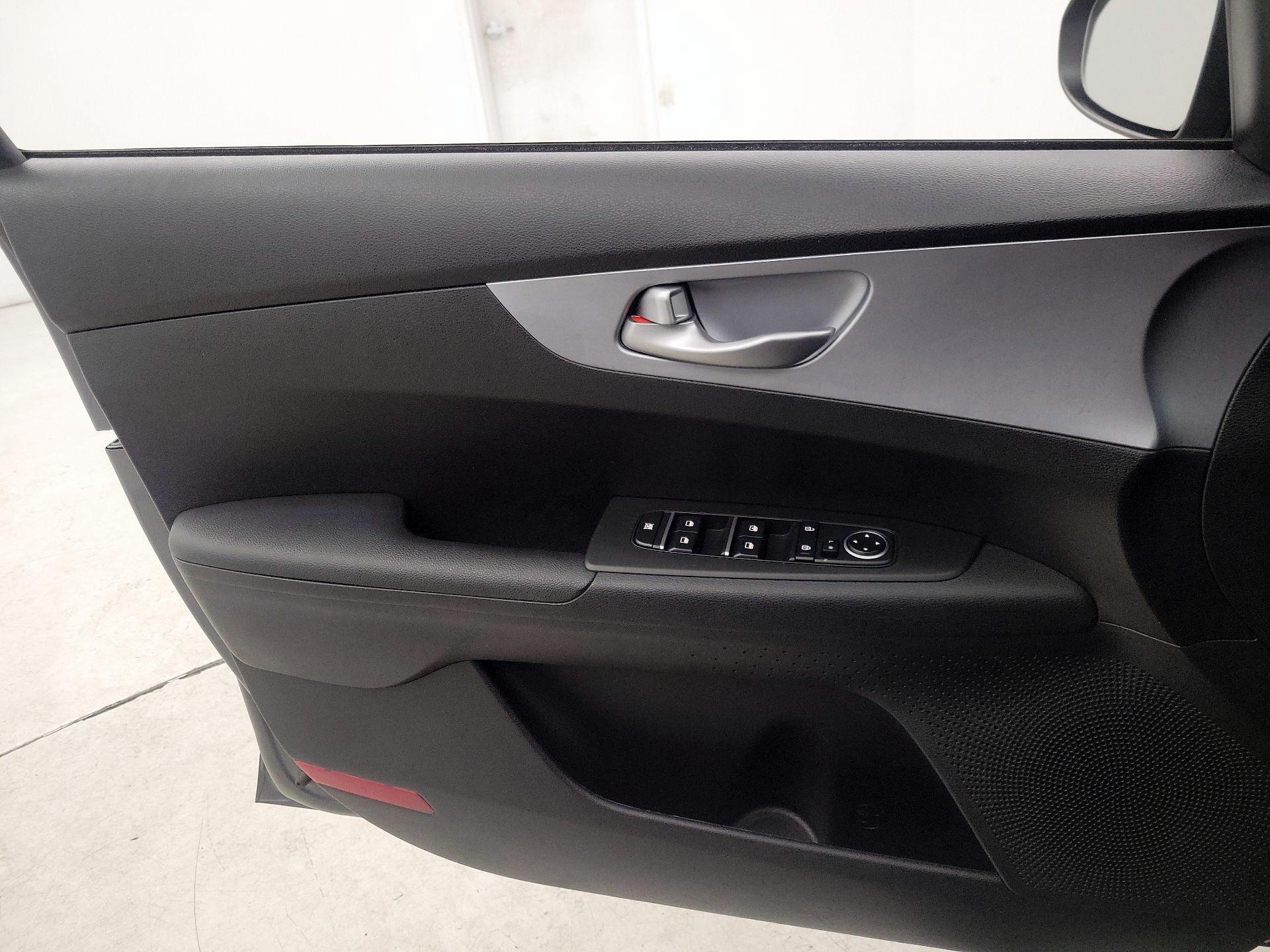 Thumbnail: 2023 Kia Forte - 12