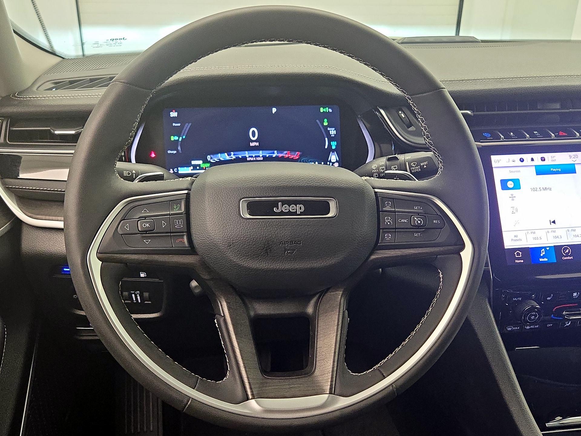 Thumbnail: 2023 Jeep Grand Cherokee - 10