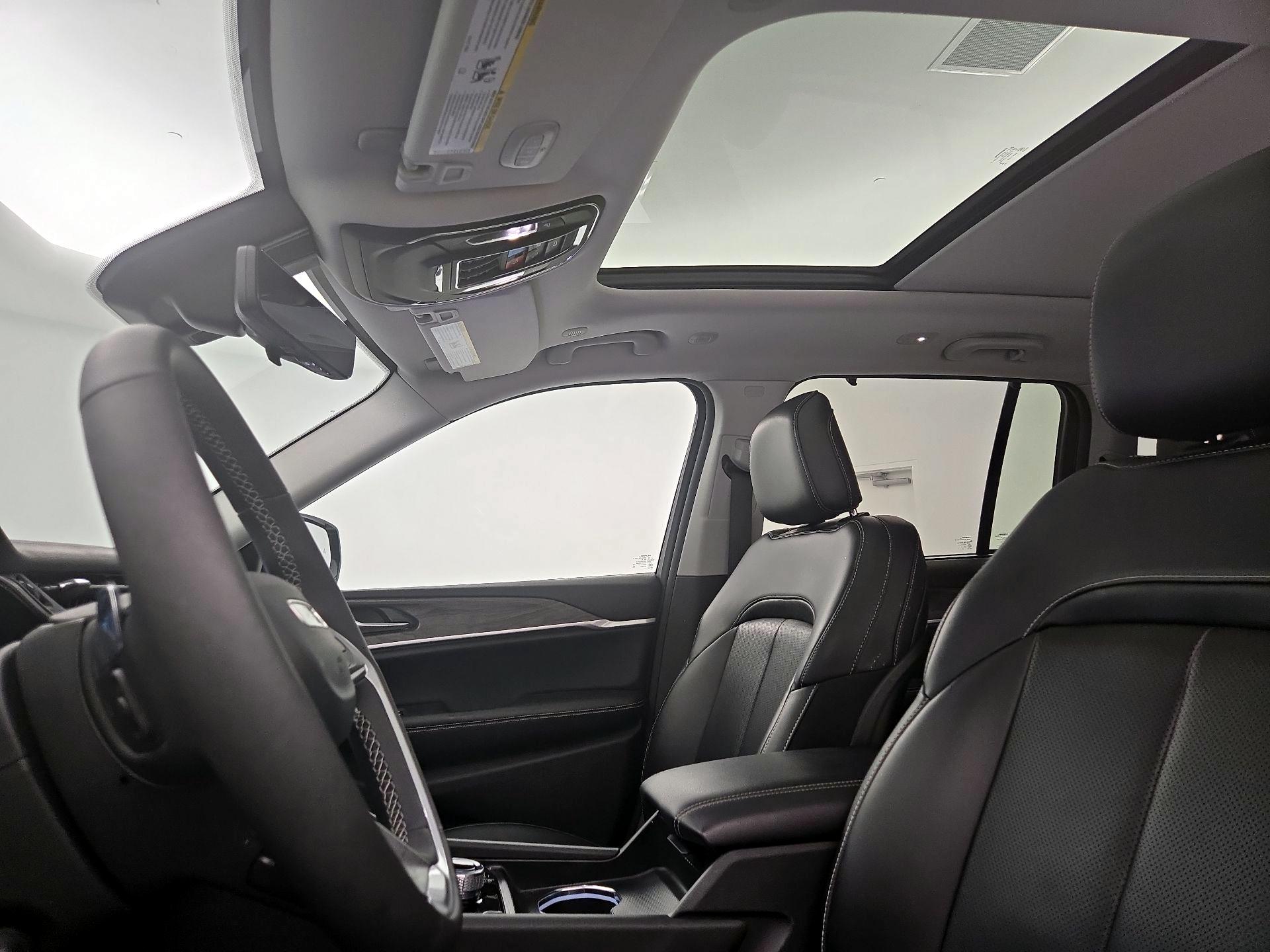 Thumbnail: 2023 Jeep Grand Cherokee - 20