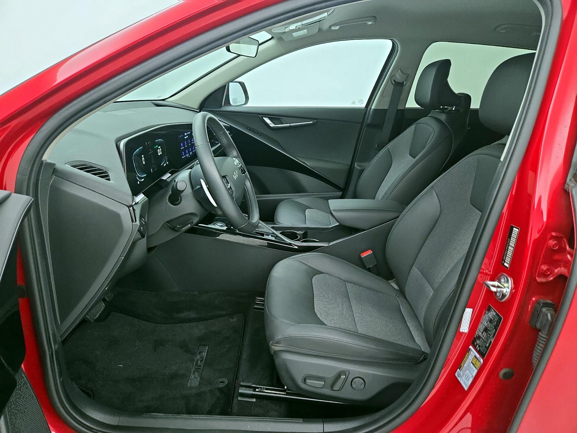 Thumbnail: 2023 Kia Niro - 11