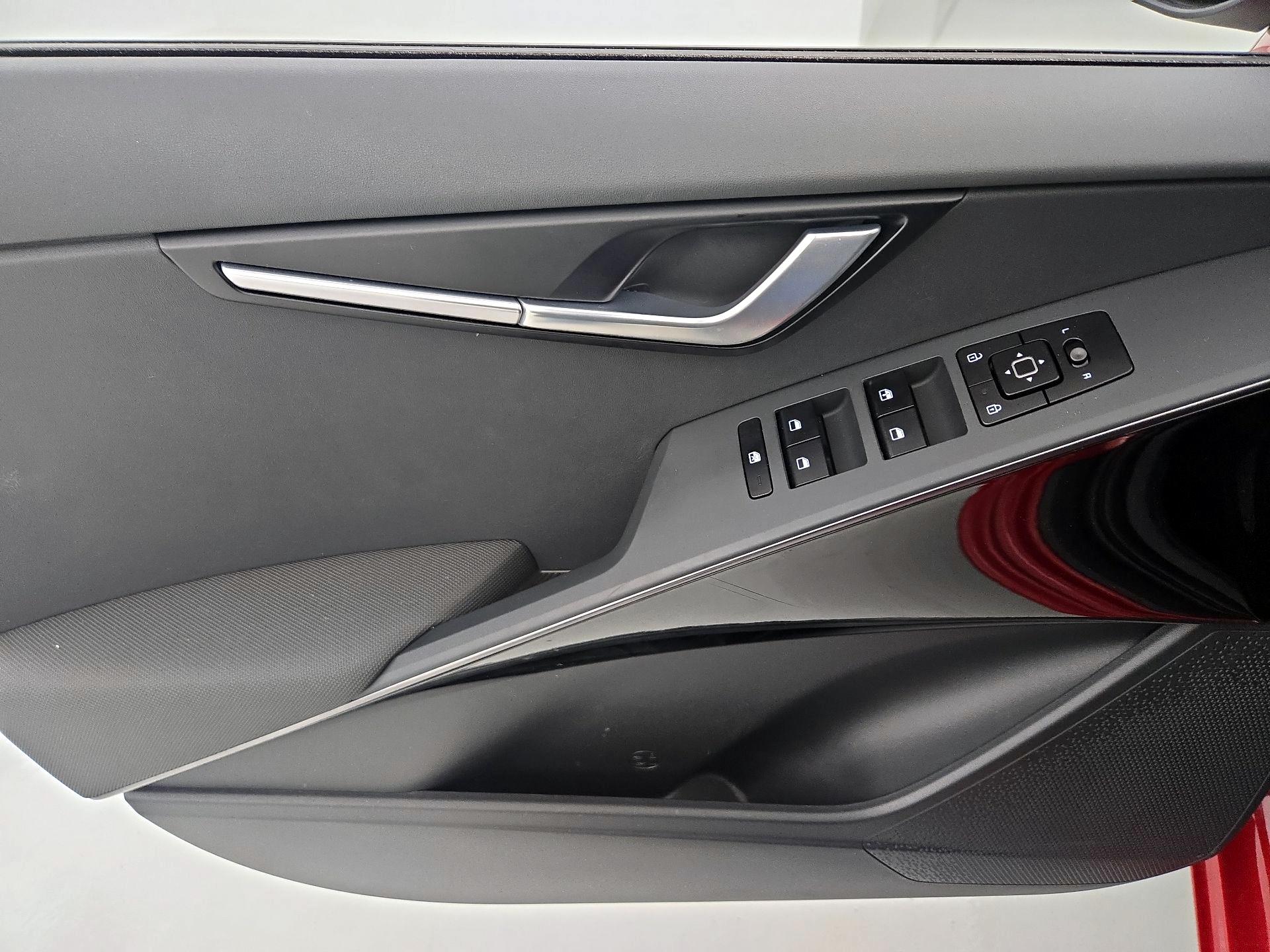 Thumbnail: 2023 Kia Niro - 12