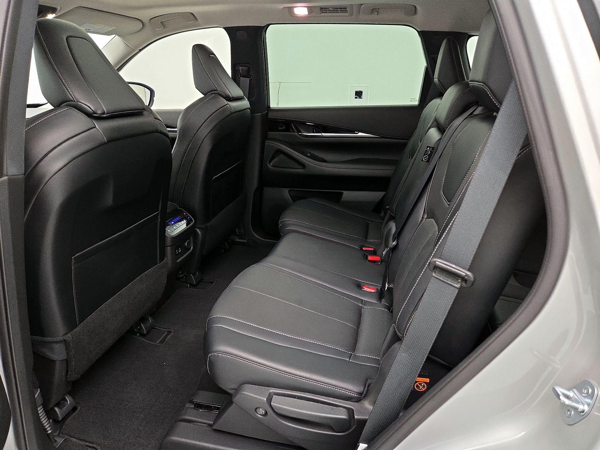 Thumbnail: 2023 INFINITI QX60 - 18