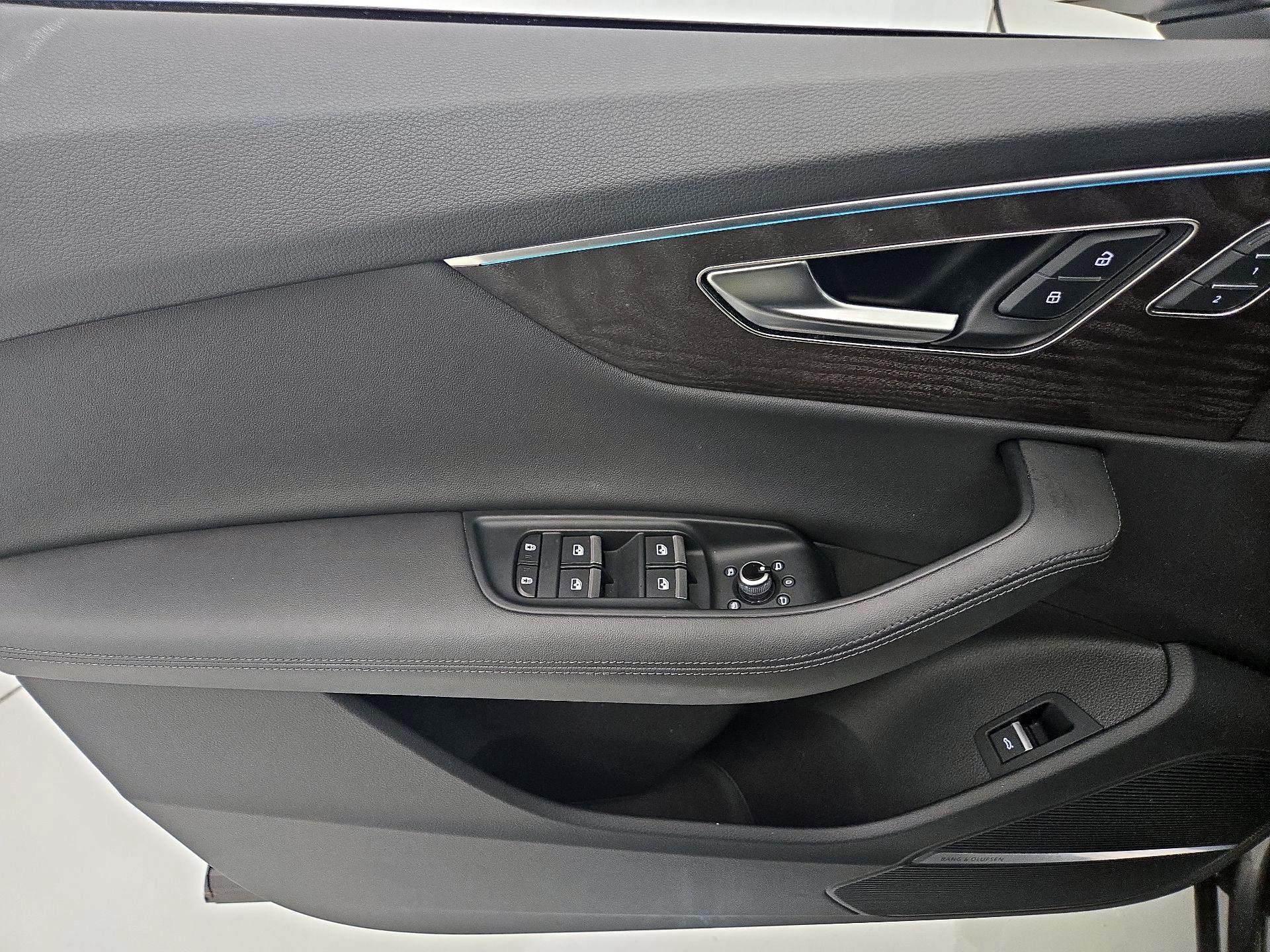 Thumbnail: 2023 Audi Q7 - 12