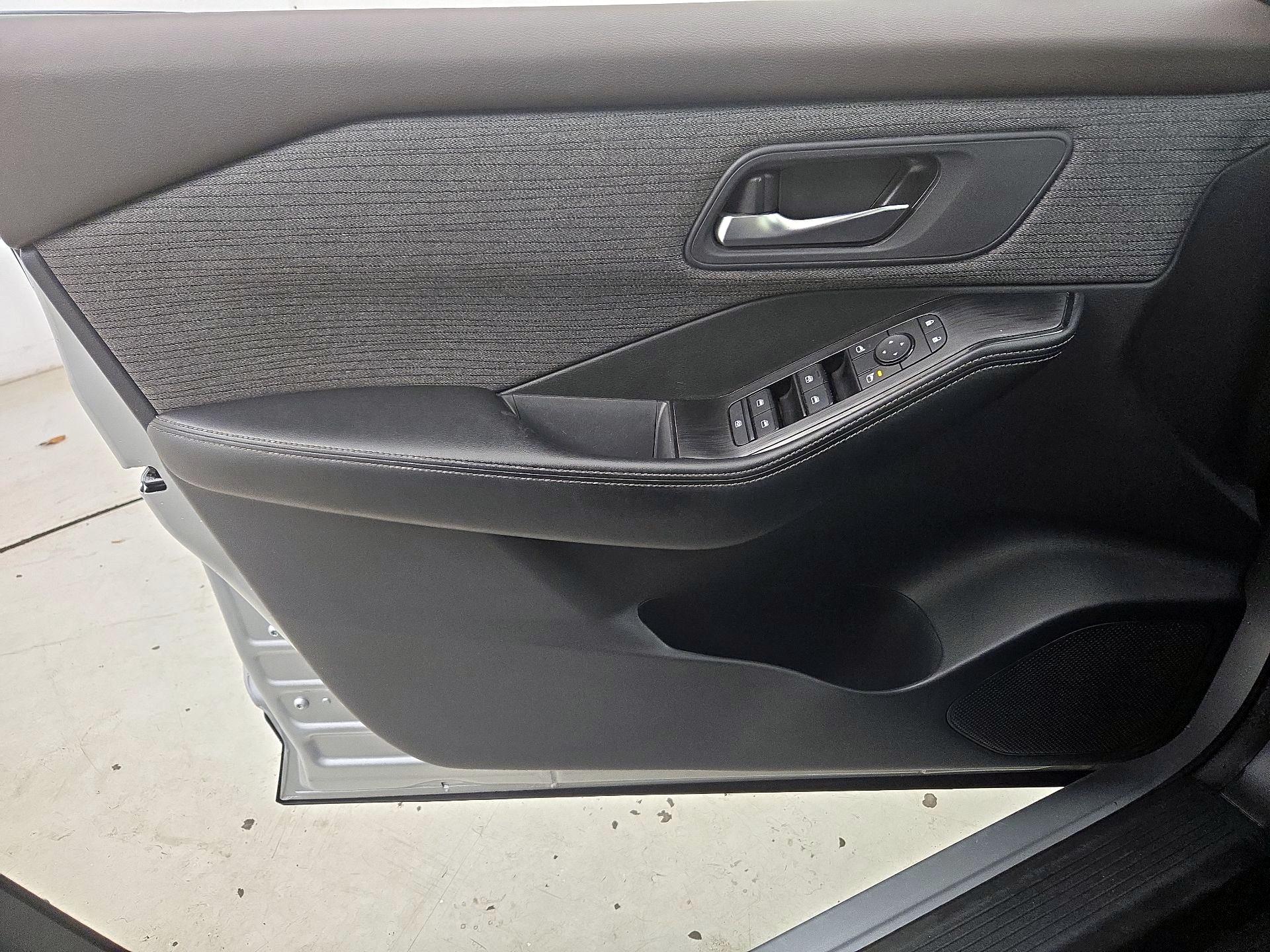 Thumbnail: 2022 Nissan Rogue - 12