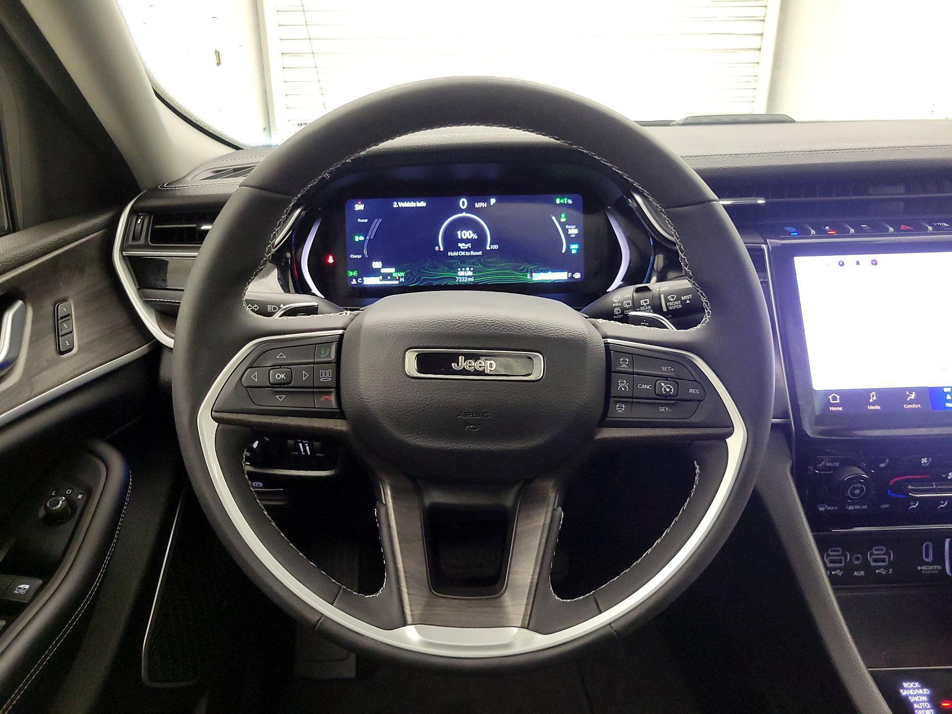 Thumbnail: 2023 Jeep Grand Cherokee - 10