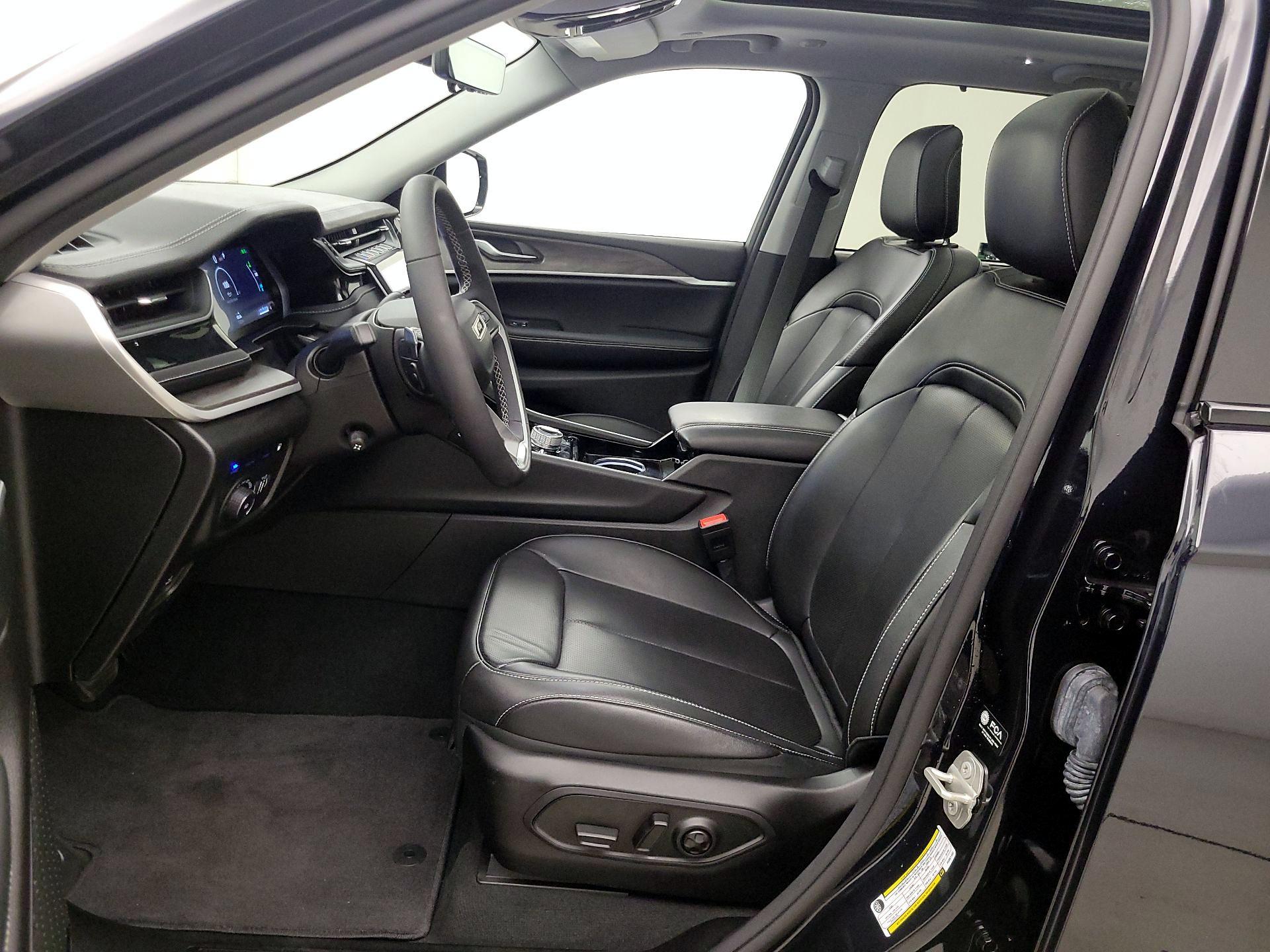 Thumbnail: 2023 Jeep Grand Cherokee - 11