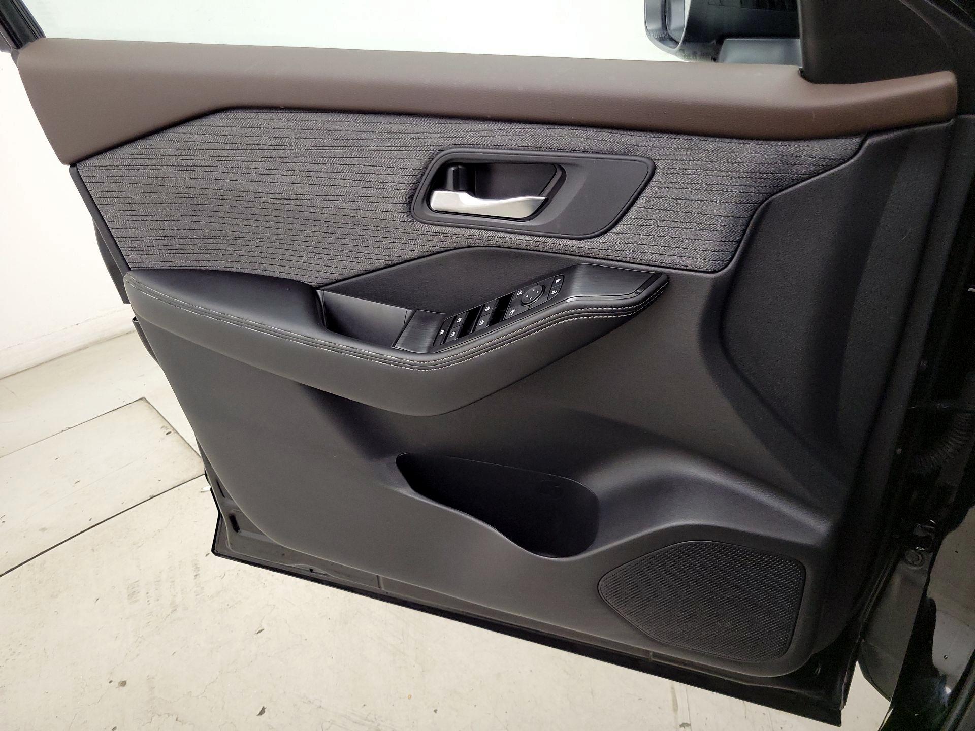 Thumbnail: 2023 Nissan Rogue - 12