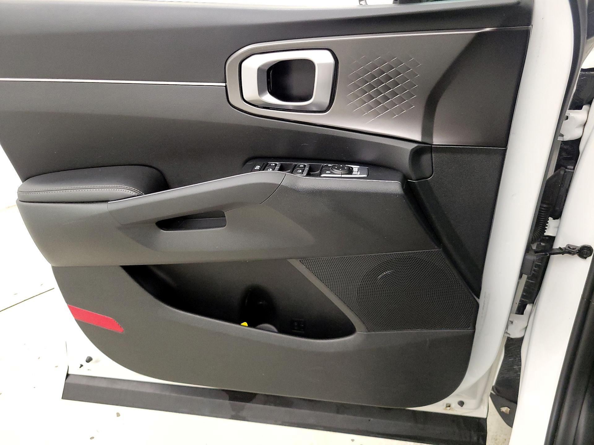 Thumbnail: 2023 Kia Sorento - 12