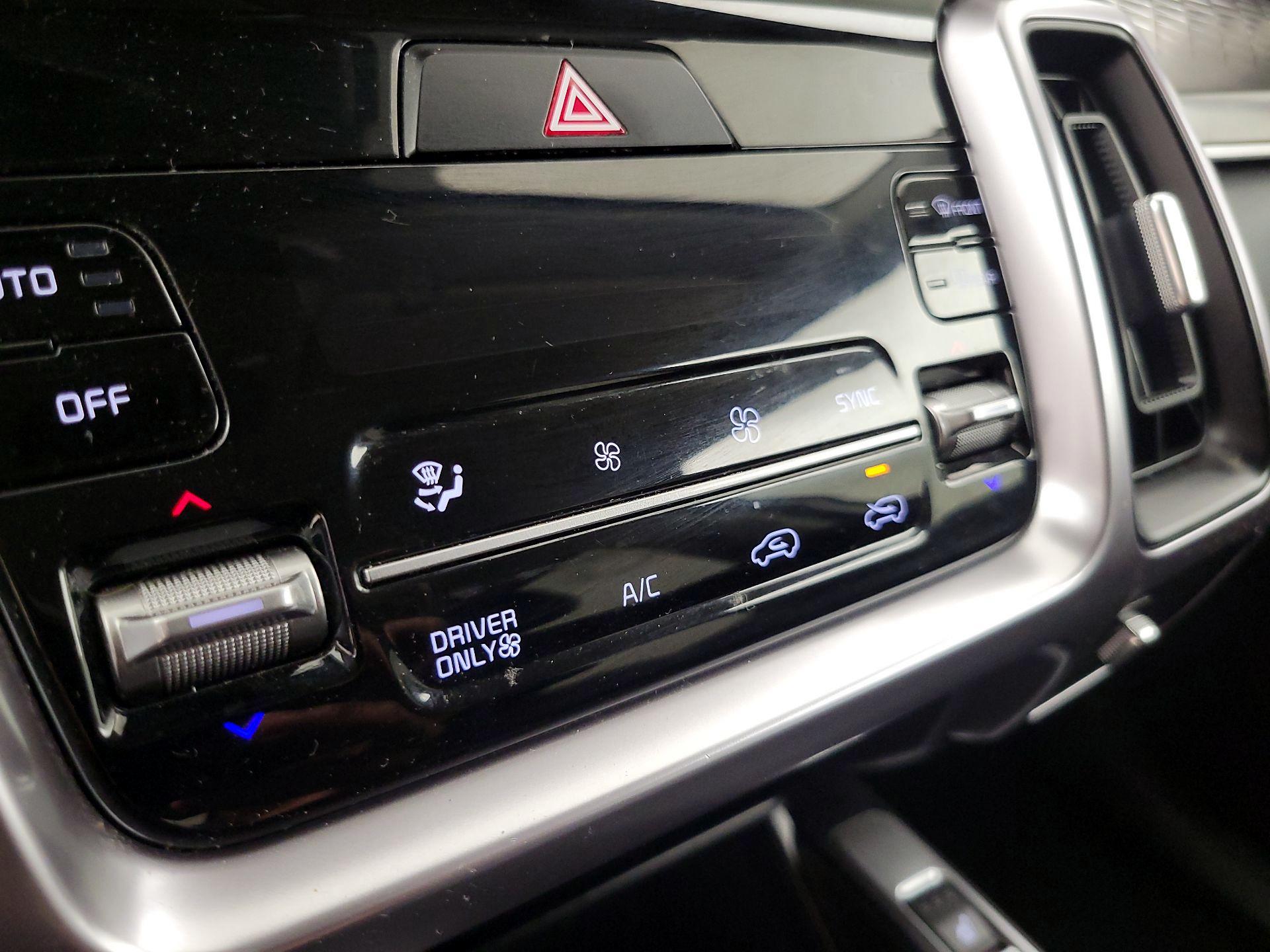 Thumbnail: 2023 Kia Sorento - 17