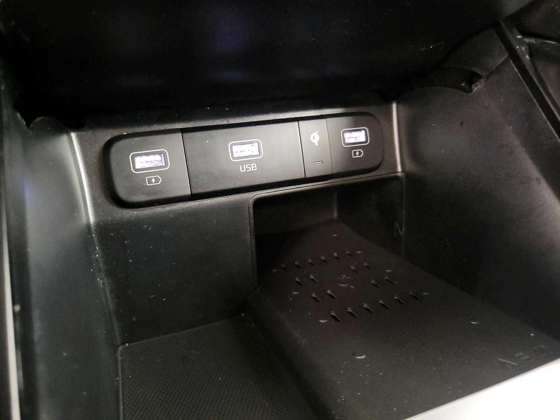 Thumbnail: 2023 Kia Sorento - 19