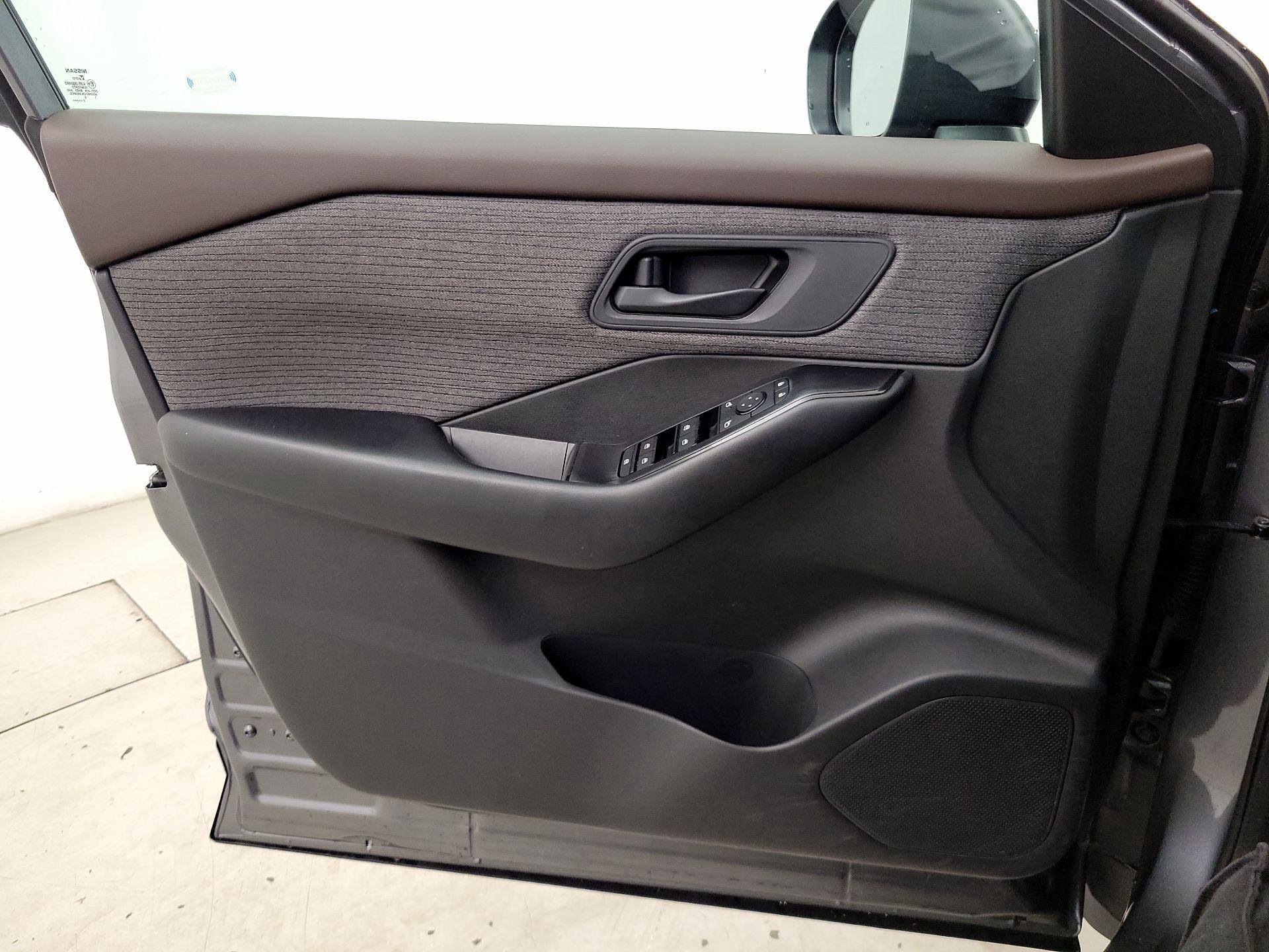 Thumbnail: 2023 Nissan Rogue - 12