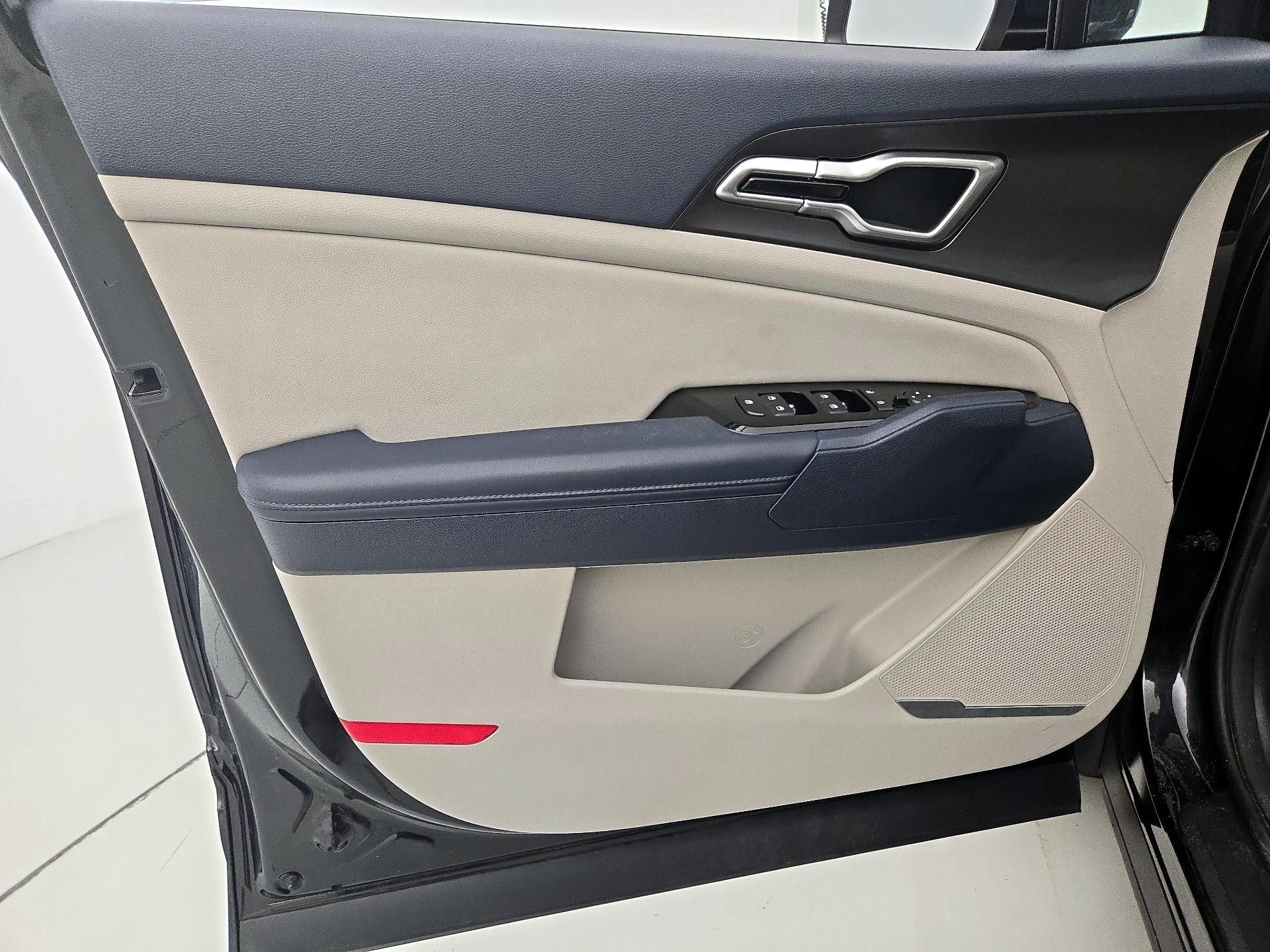 Thumbnail: 2023 Kia Sportage - 10