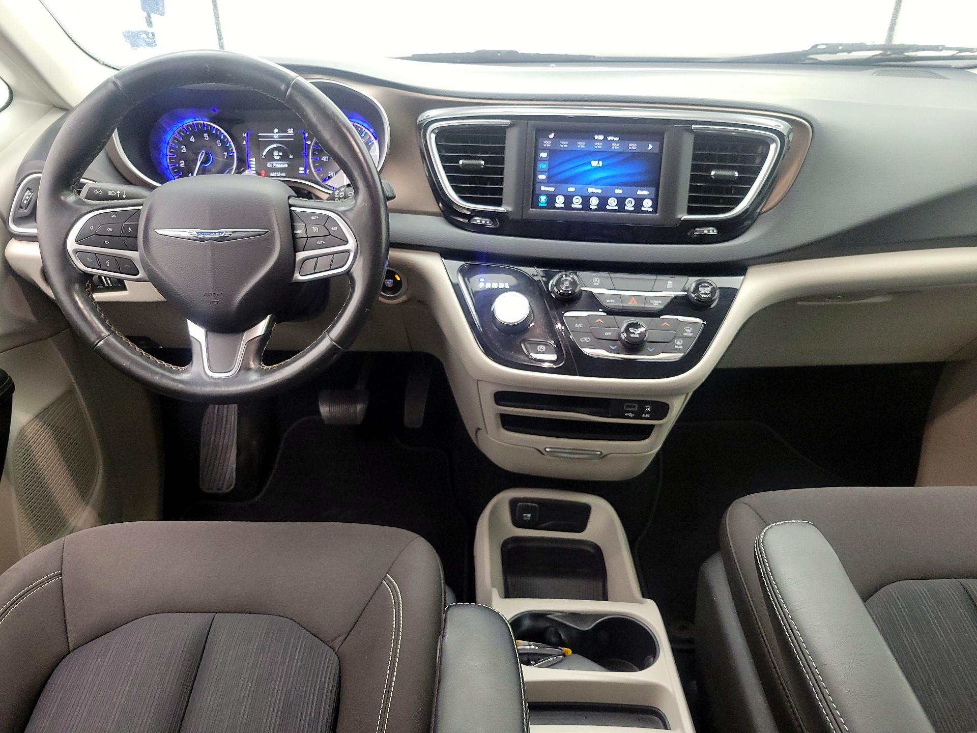 Thumbnail: 2020 Chrysler Voyager - 9