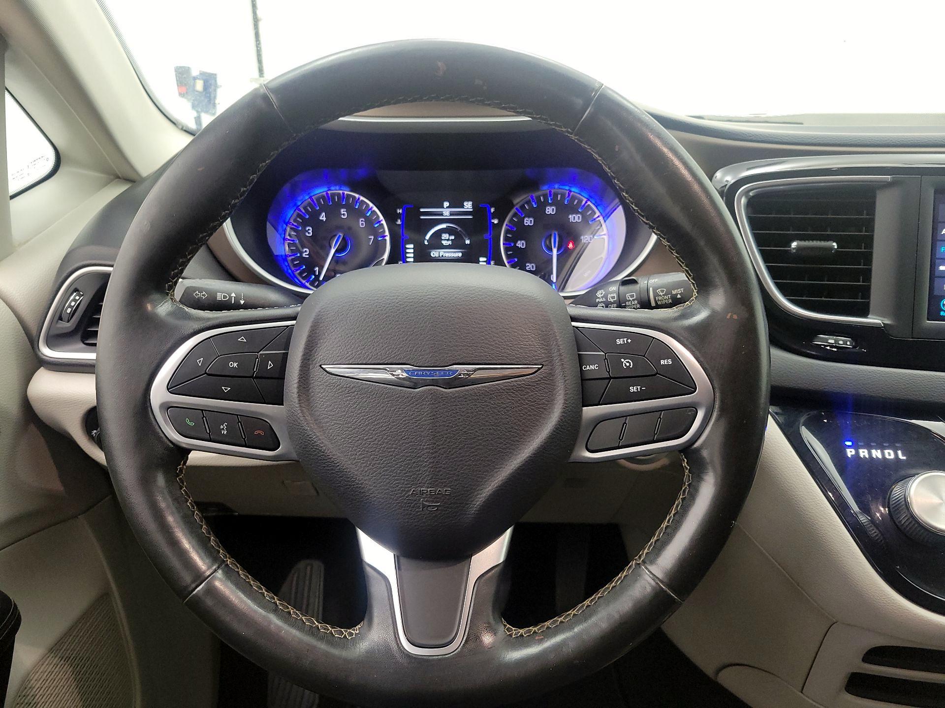 Thumbnail: 2020 Chrysler Voyager - 10