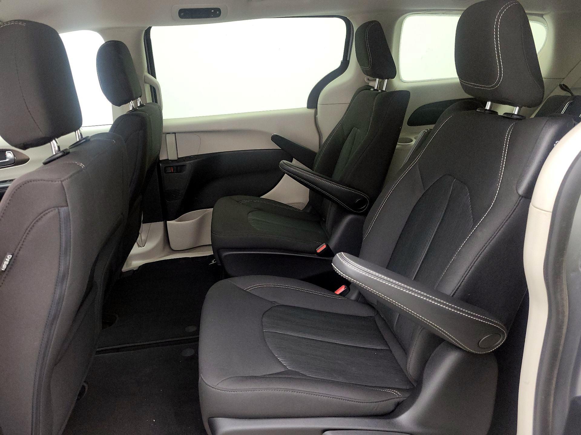 Thumbnail: 2020 Chrysler Voyager - 19