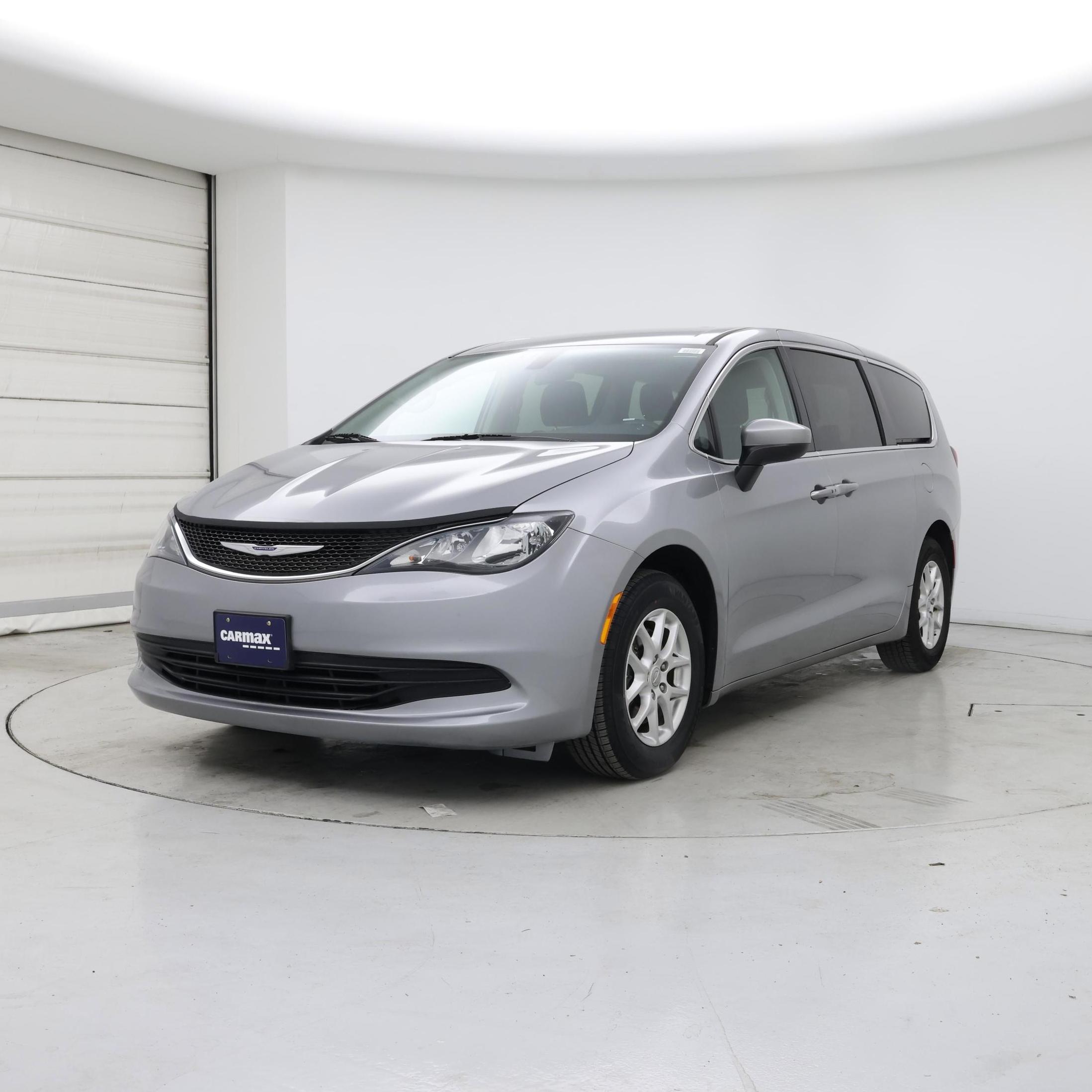 Thumbnail: 2020 Chrysler Voyager - 4