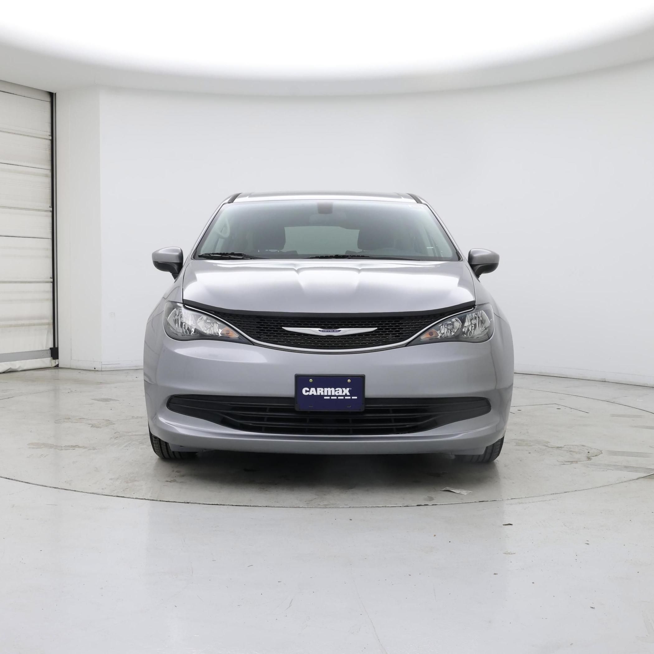 Thumbnail: 2020 Chrysler Voyager - 5