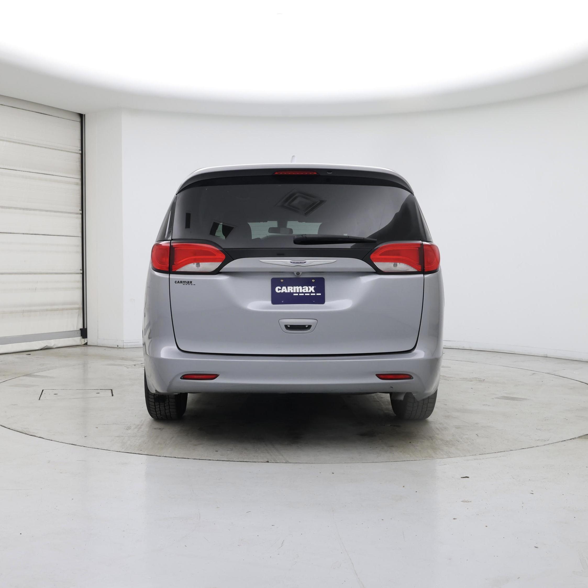 Thumbnail: 2020 Chrysler Voyager - 6