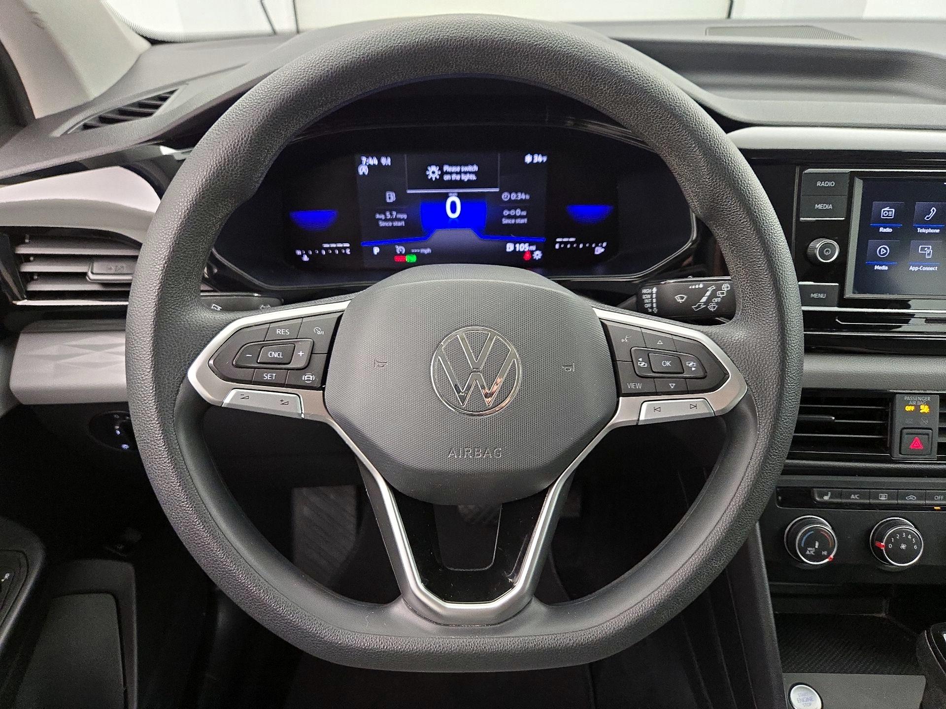 Thumbnail: 2022 Volkswagen Taos - 10