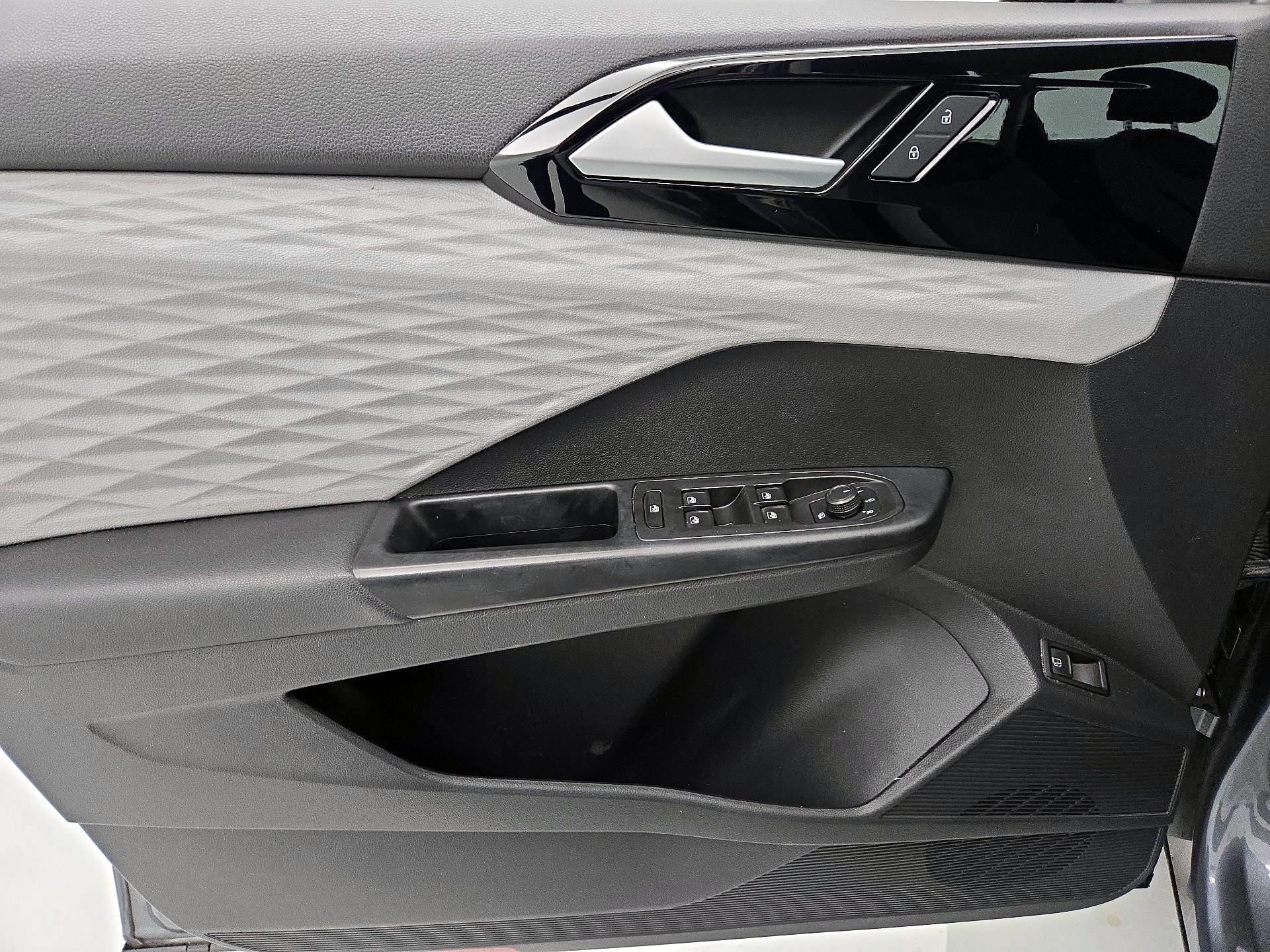 Thumbnail: 2022 Volkswagen Taos - 12