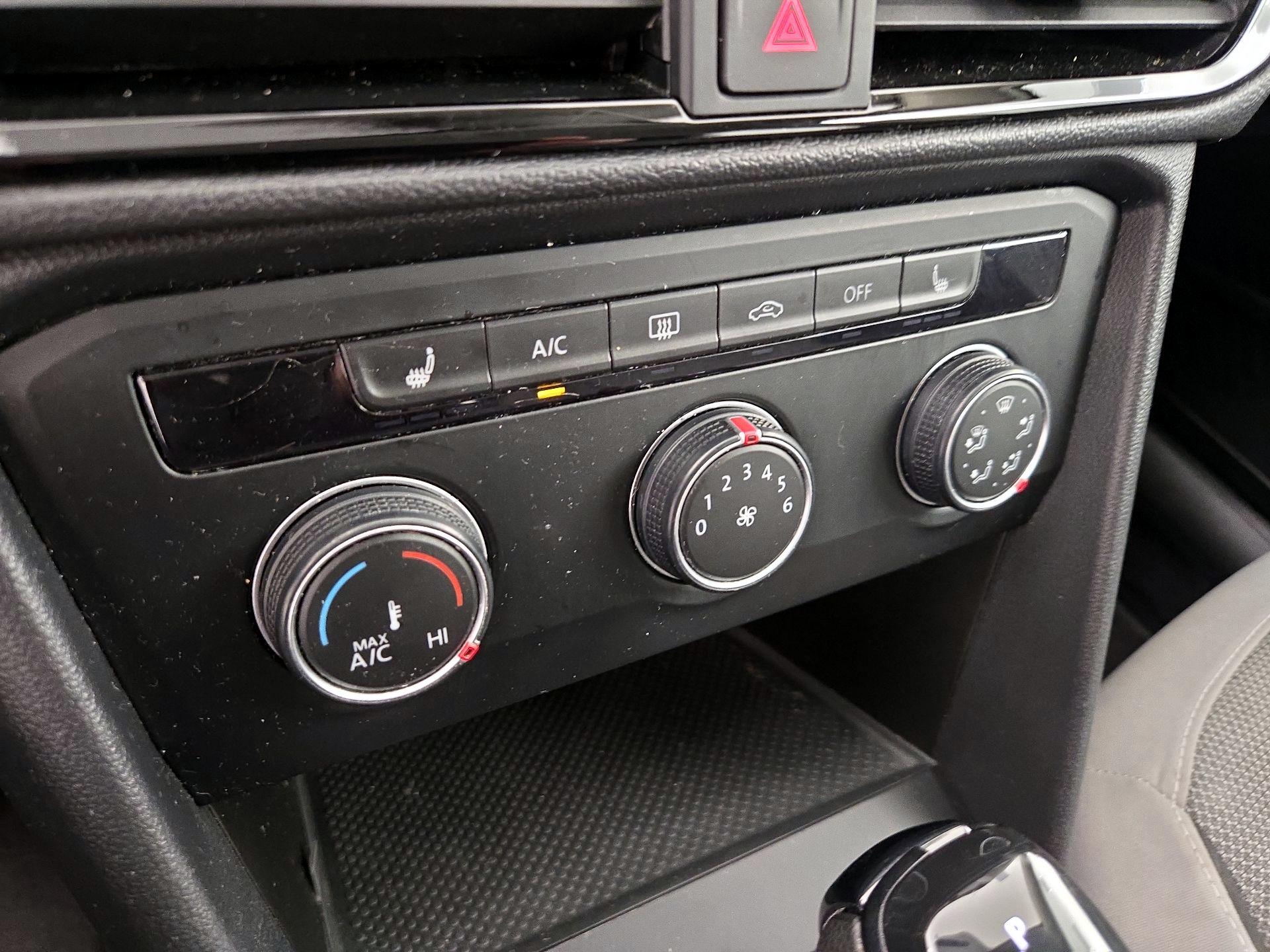 Thumbnail: 2022 Volkswagen Taos - 16