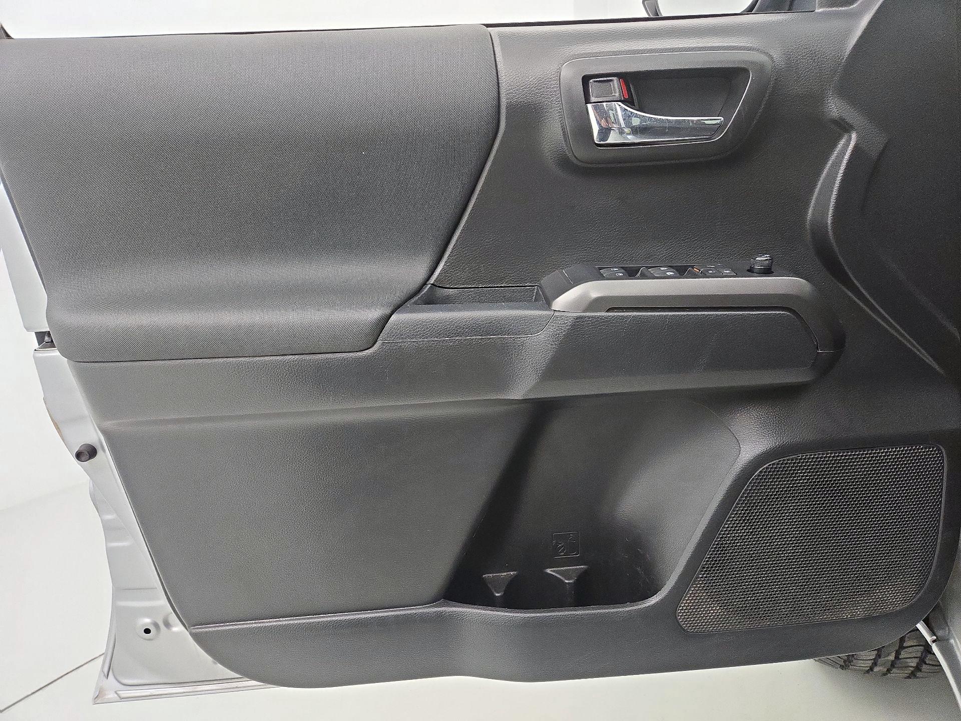 Thumbnail: 2022 Toyota Tacoma - 12