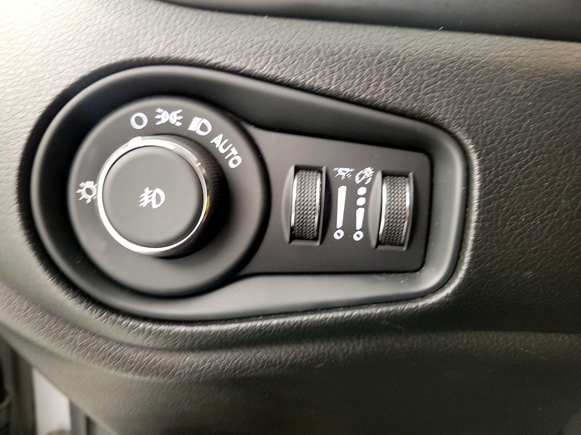 Thumbnail: 2021 Jeep Renegade - 13