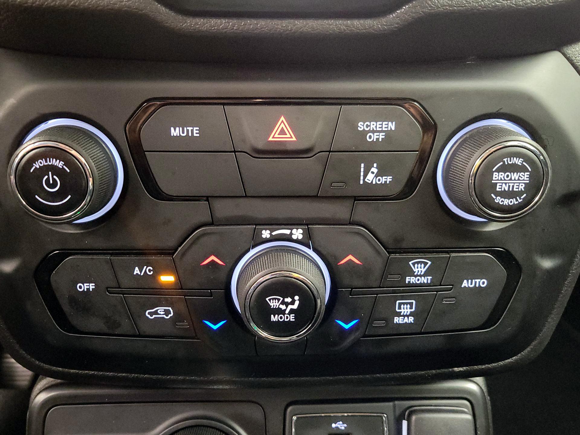Thumbnail: 2021 Jeep Renegade - 16
