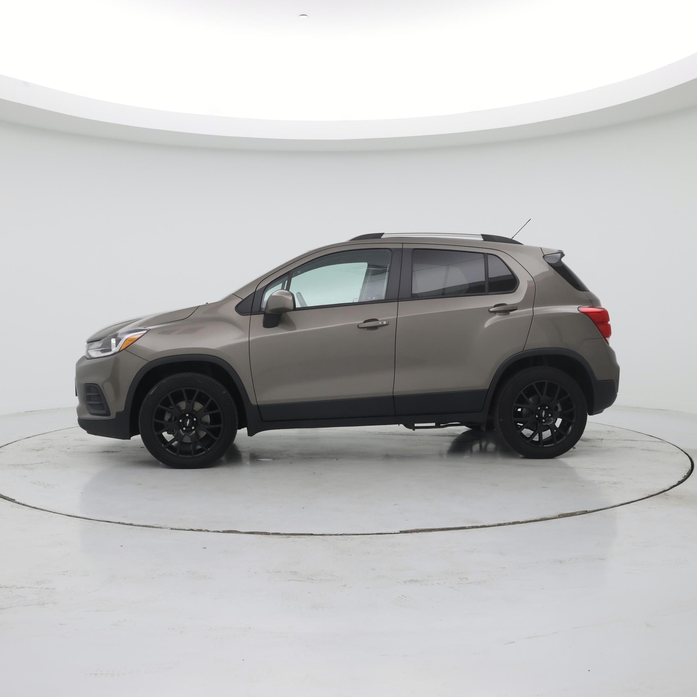 Thumbnail: 2022 Chevrolet Trax - 3