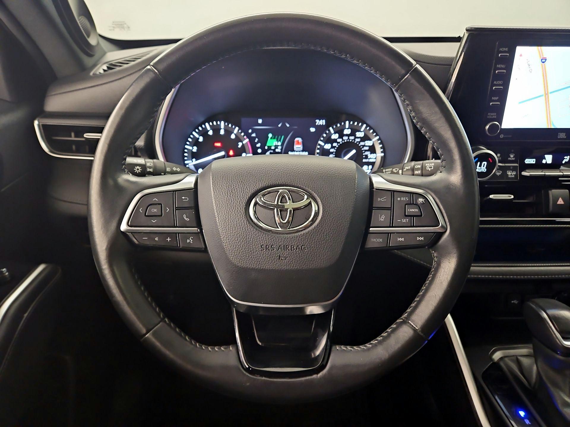 Thumbnail: 2021 Toyota Highlander - 10