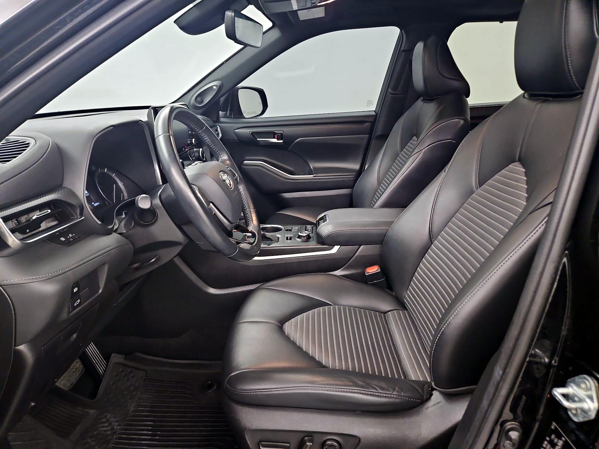 Thumbnail: 2021 Toyota Highlander - 11